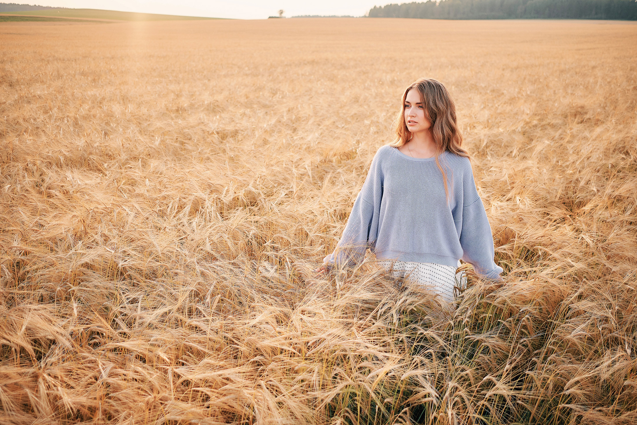 Фотосъемка мамы с дочкой в кукурузном поле. Фотограф для бизнеса Константин Брусницын в Екатеринбурге