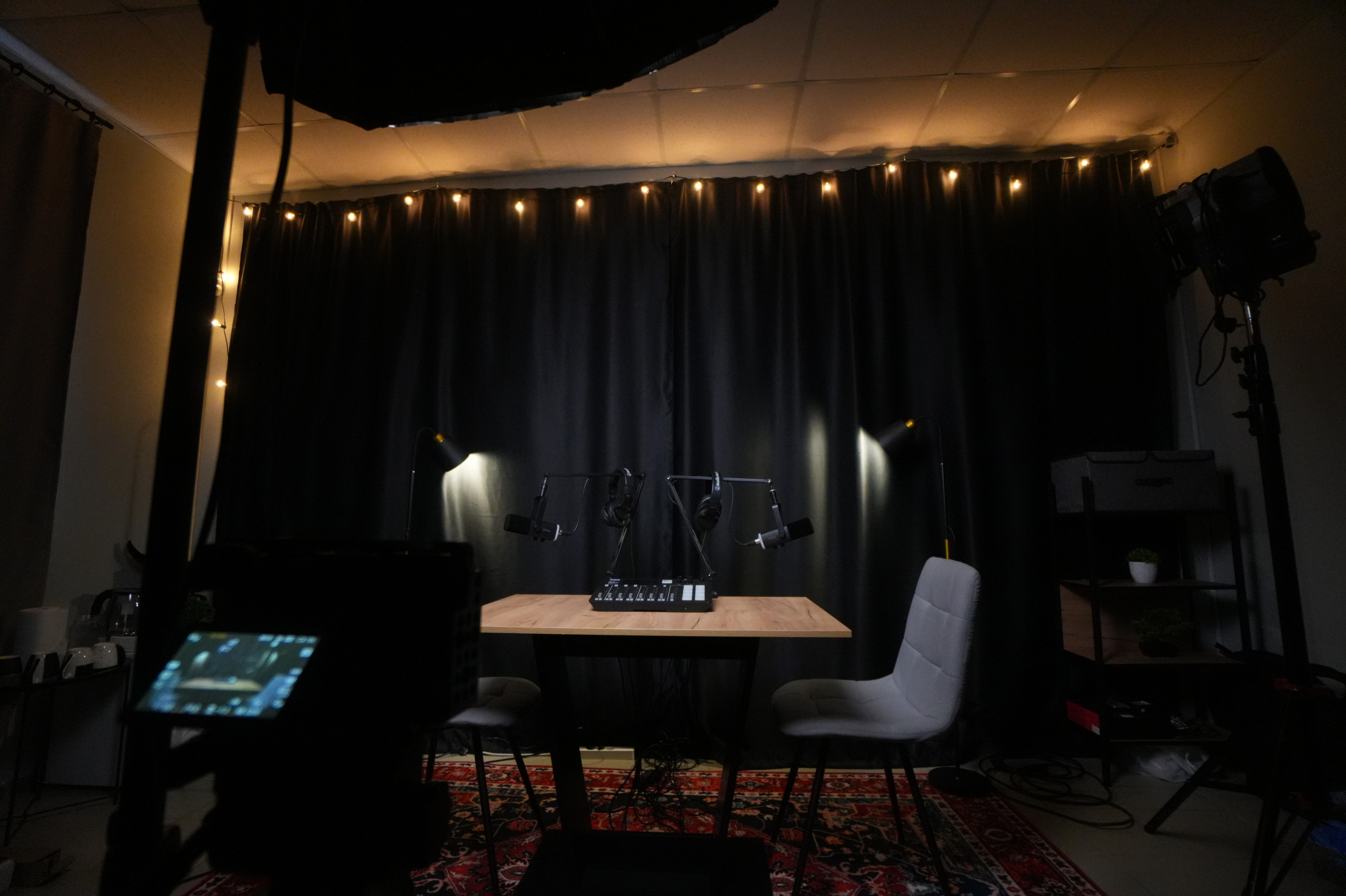 ЯрПодкаст — студия подкастов и видео в Ярославле.Создаём контент, который работает: подкасты, интервью, видео для брендов, блогеров и экспертов.🎧 Запись, монтаж, оформление под ключ.🖥 Современная студия, уютная атмосфера, качественный звук.👉 Забронируй студию — и пусть твой контент зазвучит профессионально.Теги:студия подкастов , видеостудия, контент-студия , подкасты Ярославль видеосъёмка Ярославль, запись подкаста, видеостудия в Ярославле, видеосъемка в ярославле, съемка reels в Ярославле, рилсмейкер в ярославле, запись видеокурса в ярославле