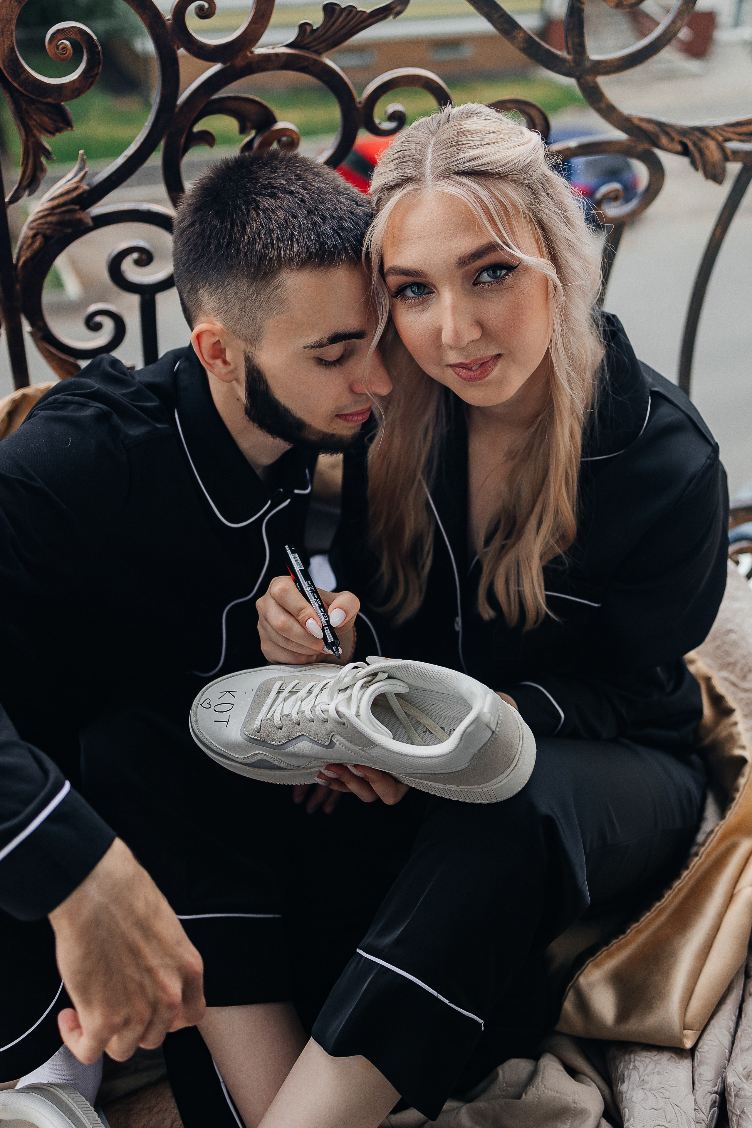 Чувственная первая встреча пары в отеле. Олег Сверчков | Свадебный фотограф Вологда