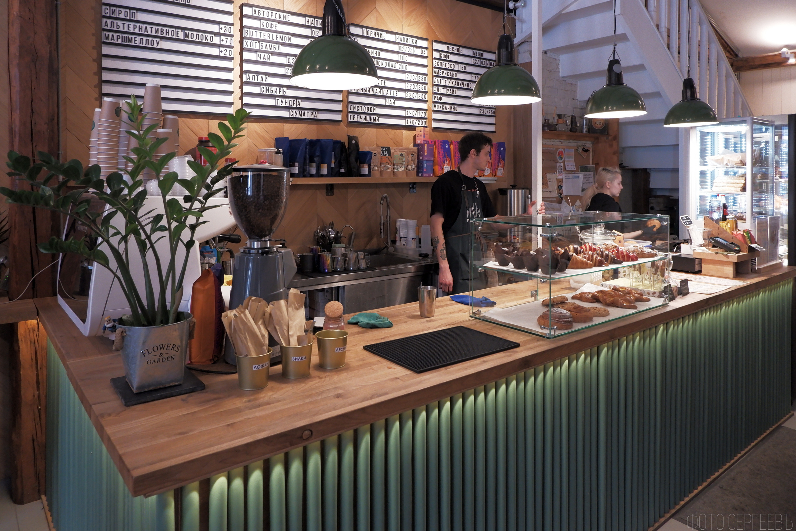 «Иду лесом». Кофе лофт в Братцево. Фотографъ Сергѣевъ. Поймать мгновеніе