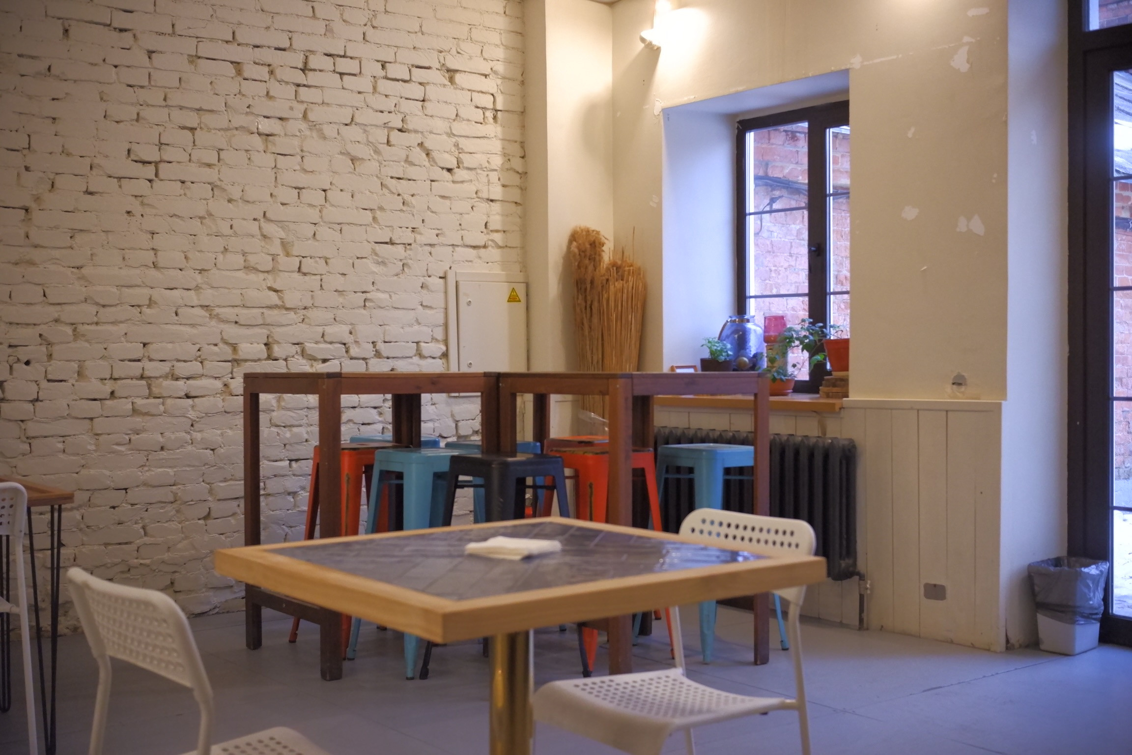 Кафе Иду лесом Братцево Fujifilm X-A5 TTArtisant AF 27mm f2,8