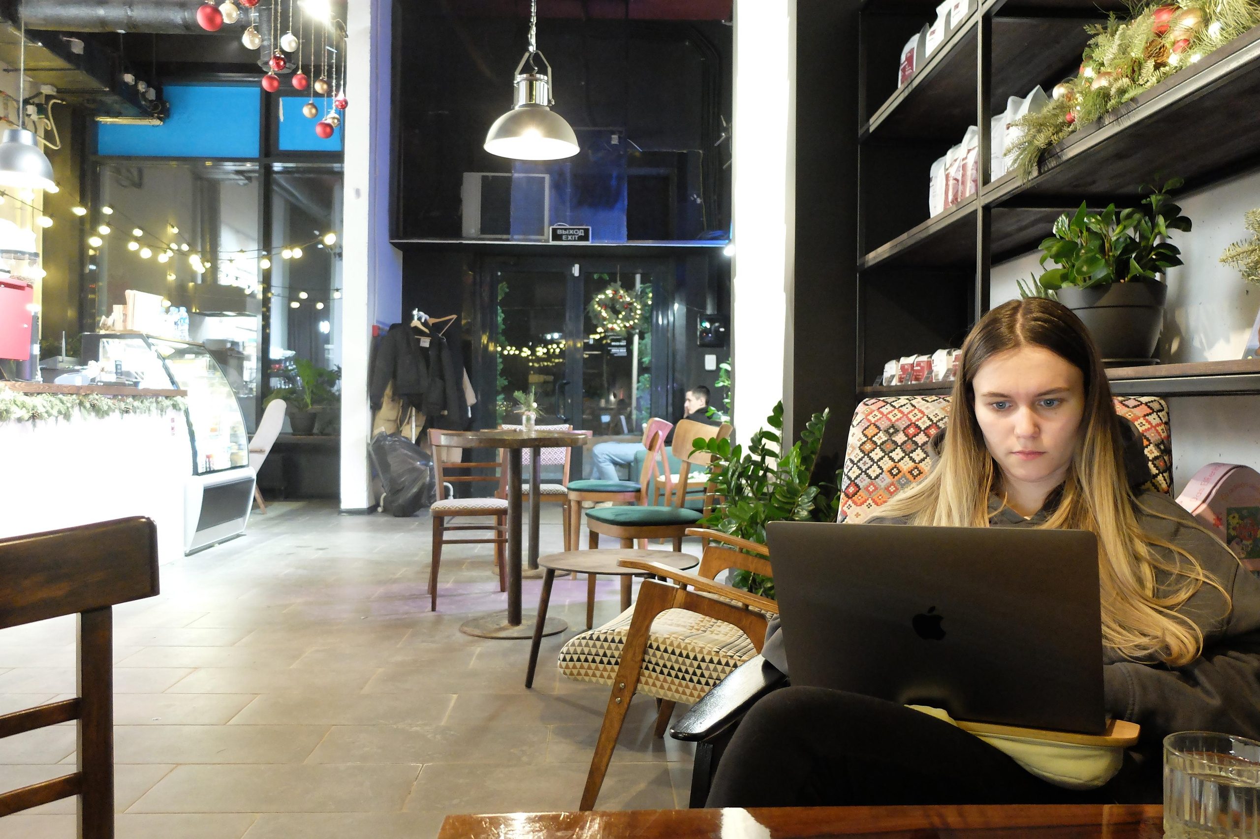 «Соседи Кофе». Микрогород в Лесу. Фотографъ Сергѣевъ. Поймать мгновеніе