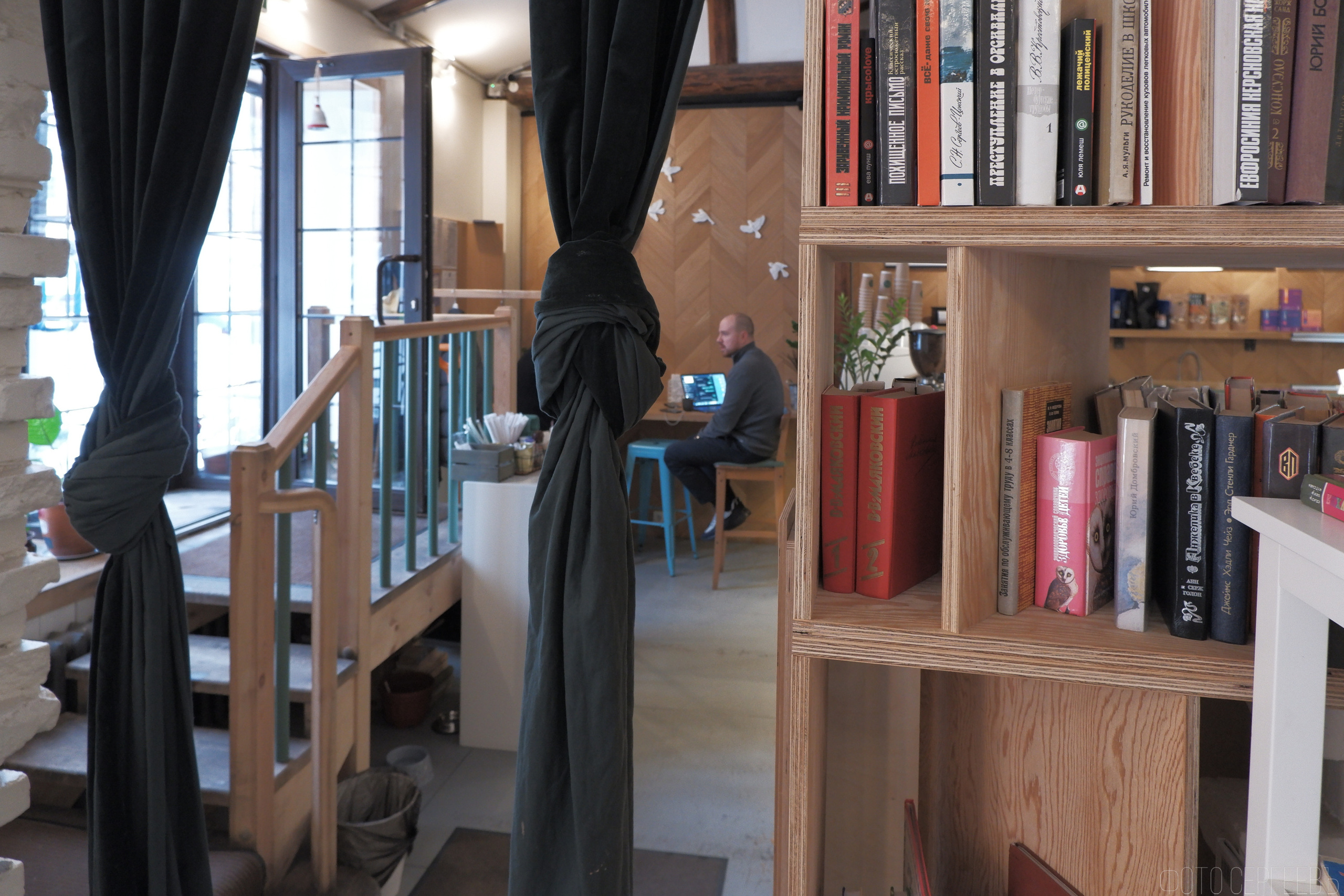 «Иду лесом». Кофе лофт в Братцево. Фотографъ Сергѣевъ. Поймать мгновеніе