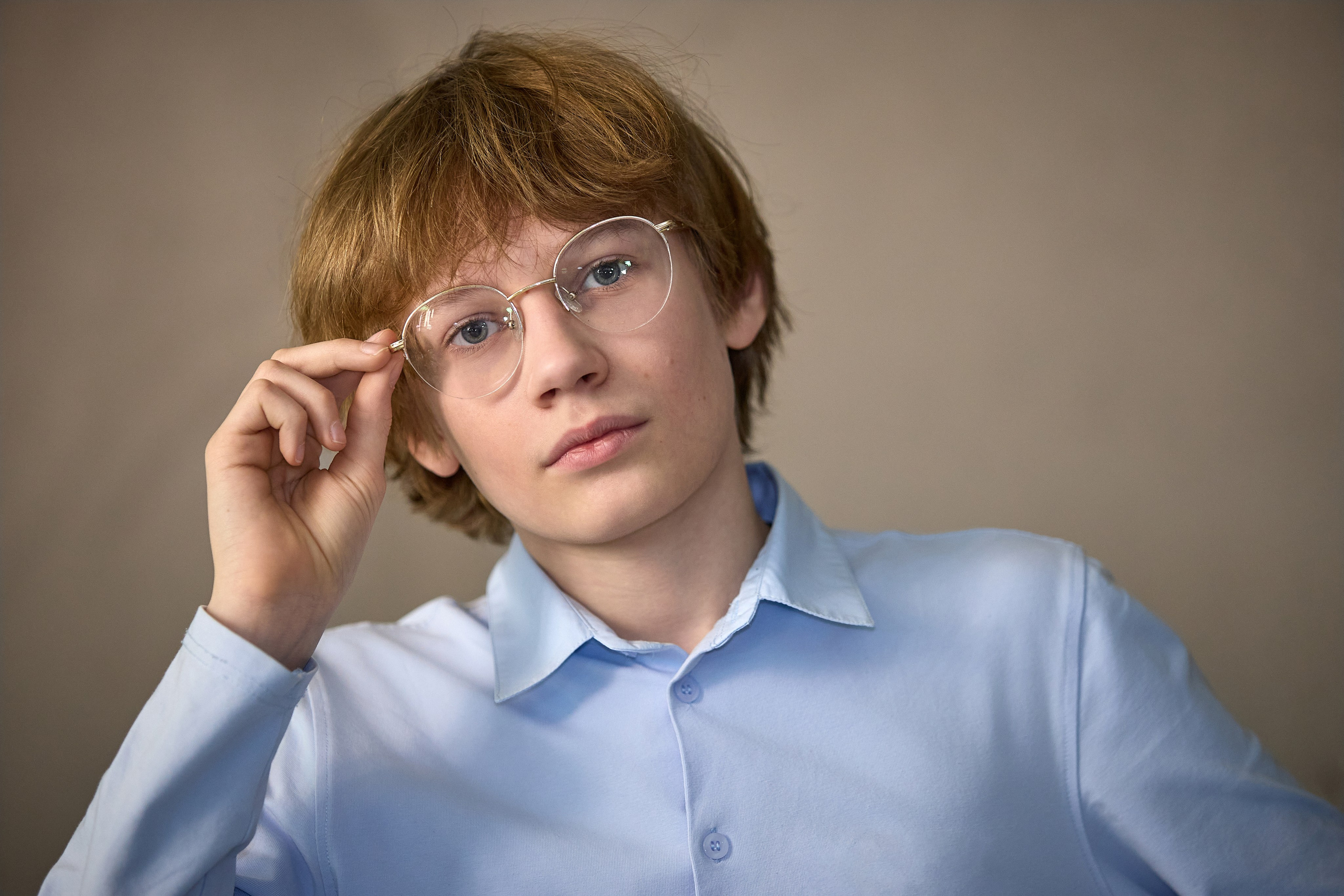 Портрет школьника в очках
