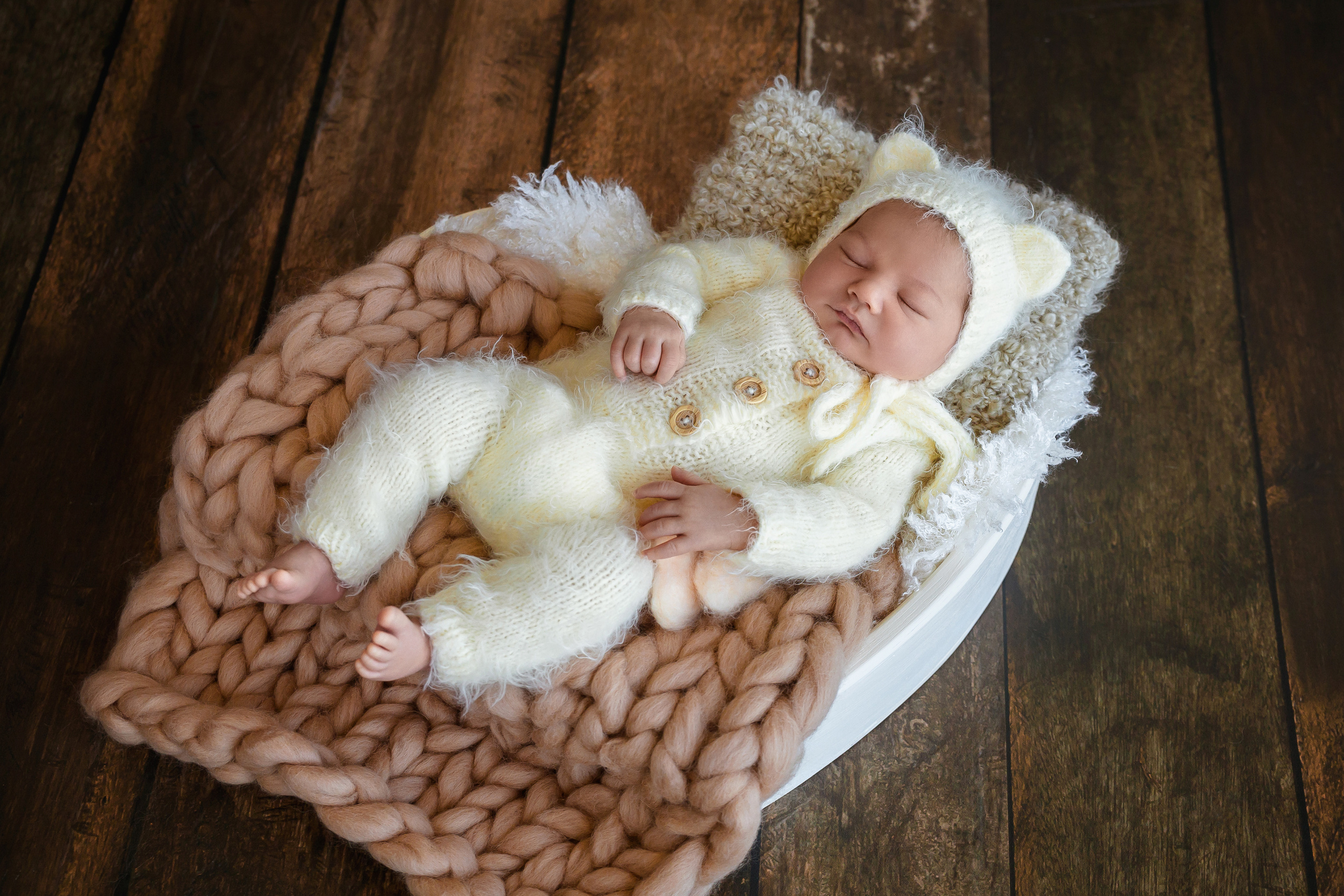 Newborn photoshooting. Professional family and children’s photographer in Izmir Irina Eron