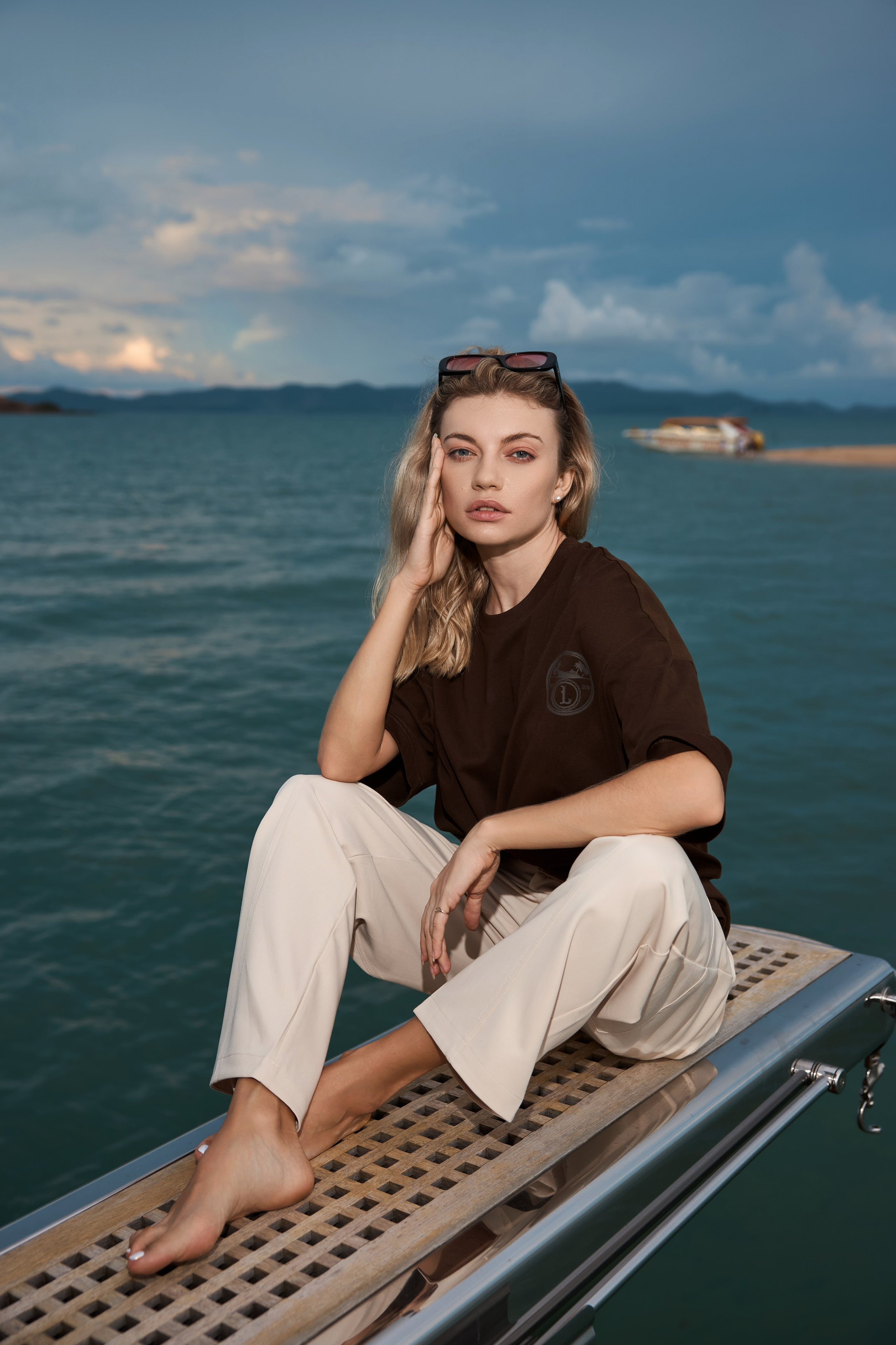 Брендовая фотосессия на катамаране у берегов Пхукета — роскошь, стиль и море. Фотограф на Пхукете в Таиланде