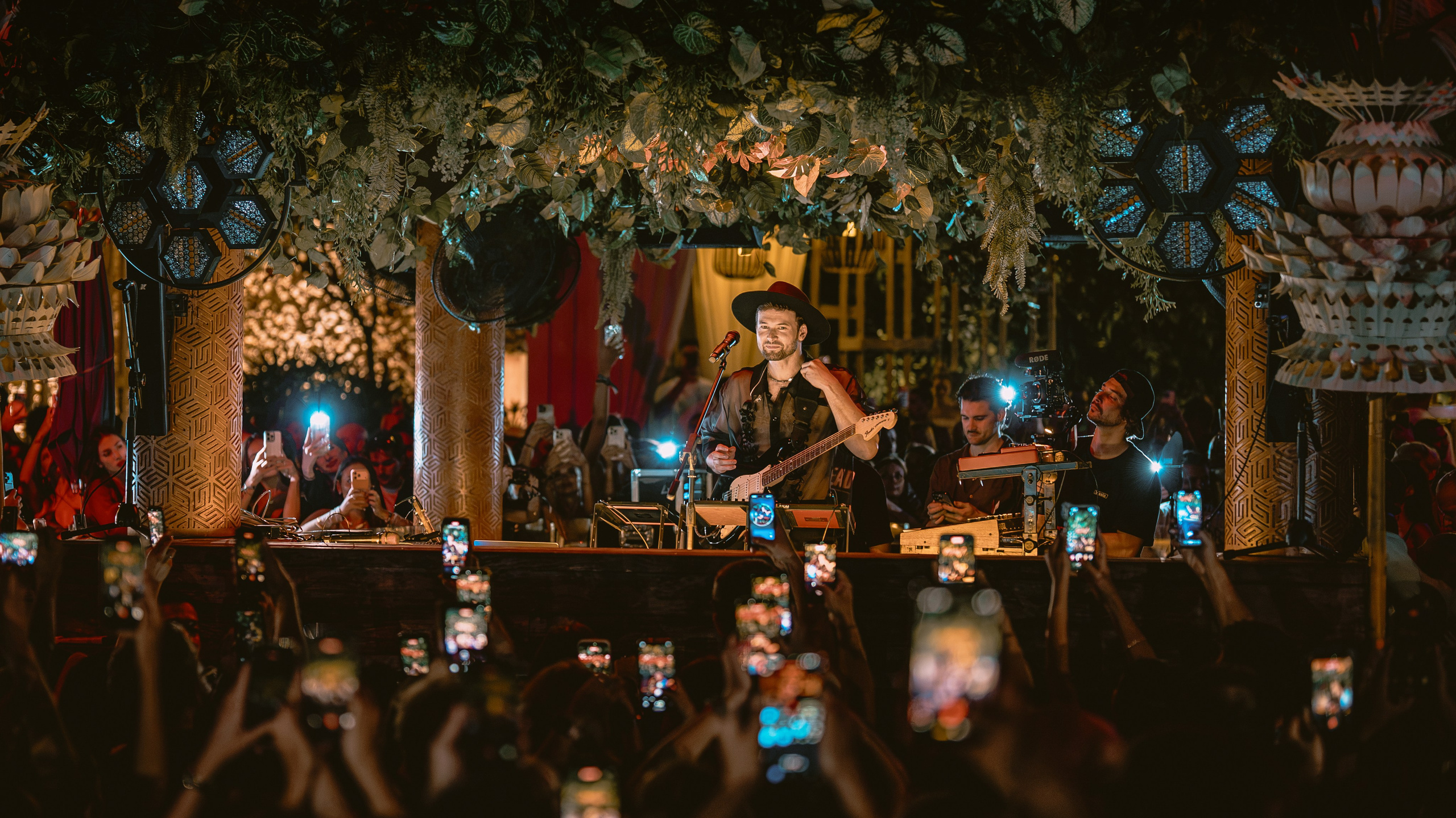 Monolink, electronic music producer performance in Savaya, Bali. Сергей Зворыгин