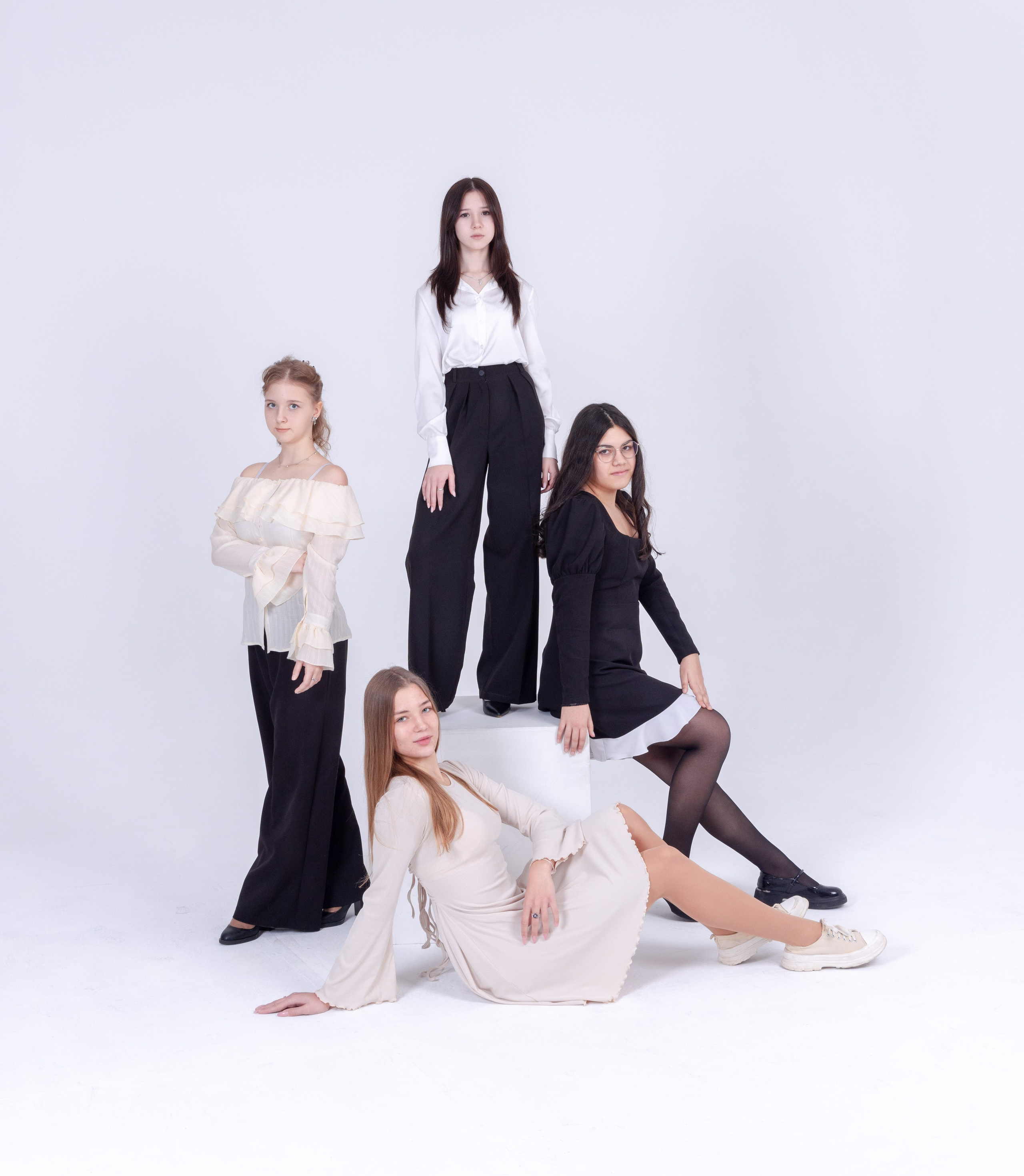 Старшая школа. Выпускные школьные фотоальбомы для школ и детских садов в Волгограде и Волжском