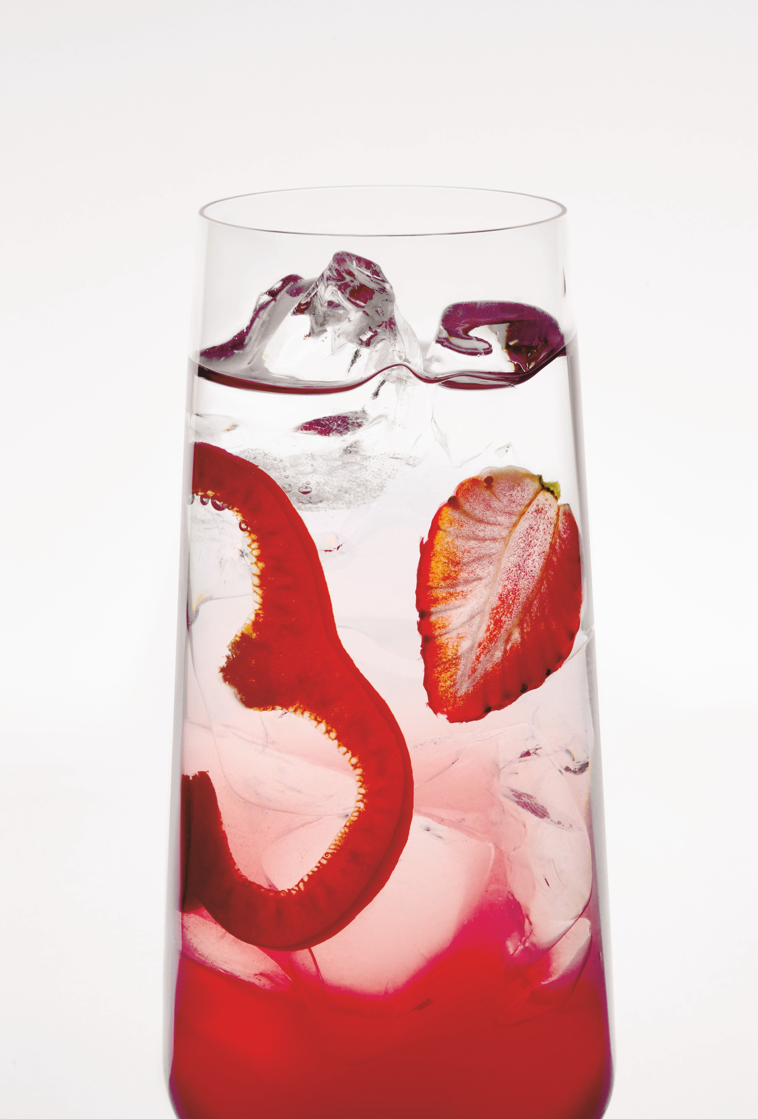 Съёмка коктейлей в Москве. Предметная съёмка для генераций и маркетплейсов в Москве