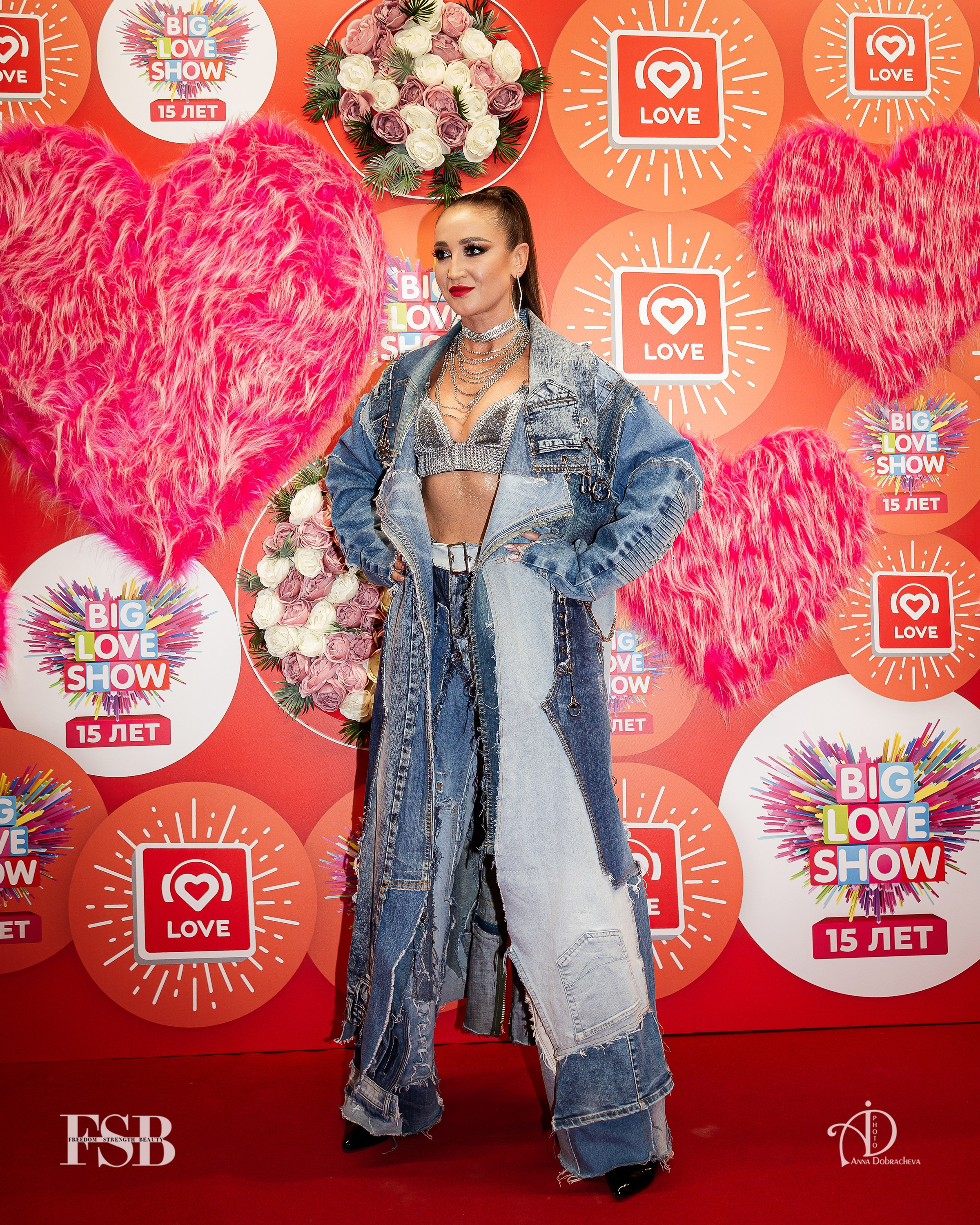 Ольга Бузова на красной дорожке в Москве BIG LOVE SHOW 2024
