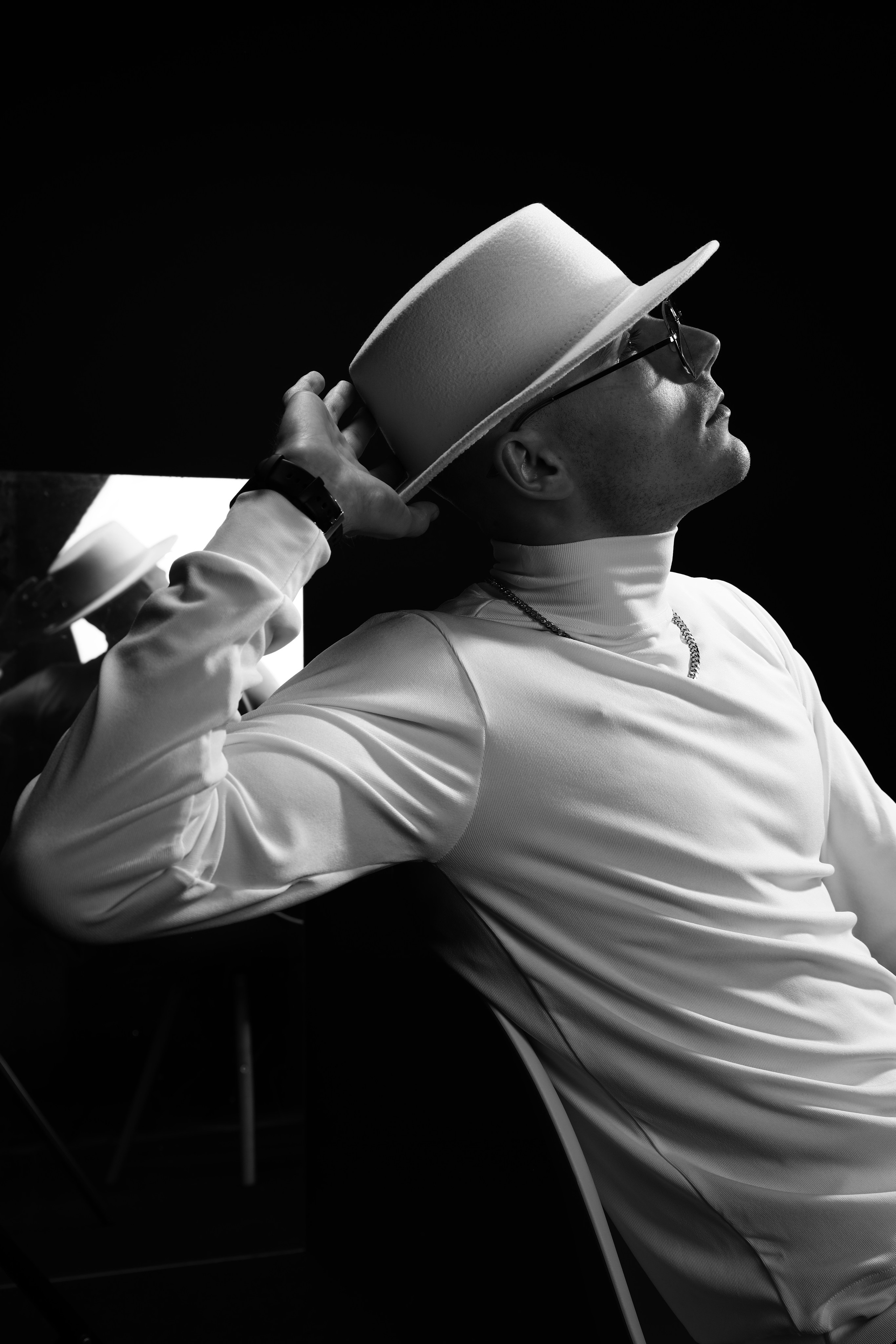 The White hat Alex. Профессиональный фотограф в Воронеже Владислав Крылов