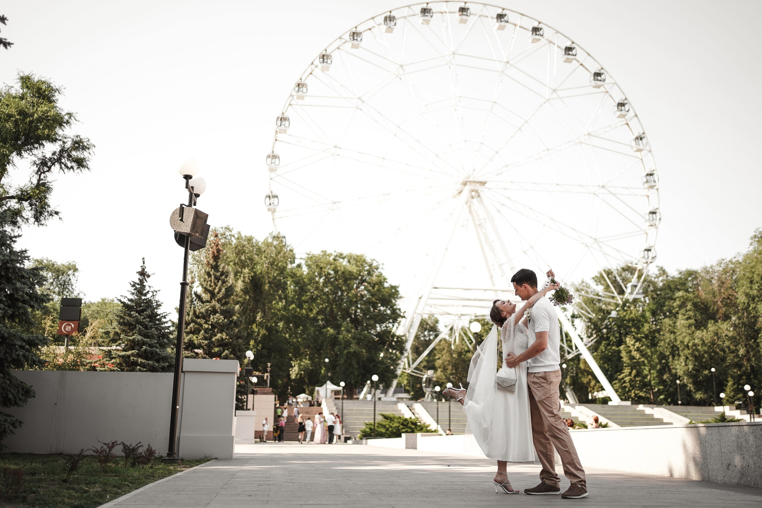Свадебная фотосессия в парке имени Октябрьской Революции в г. Ростов-на-Дону. Свадебный фотограф в Ростове-на-Дону. Таинство Крещения и Венчания, семейные фотосессии. Алёна Чёботова