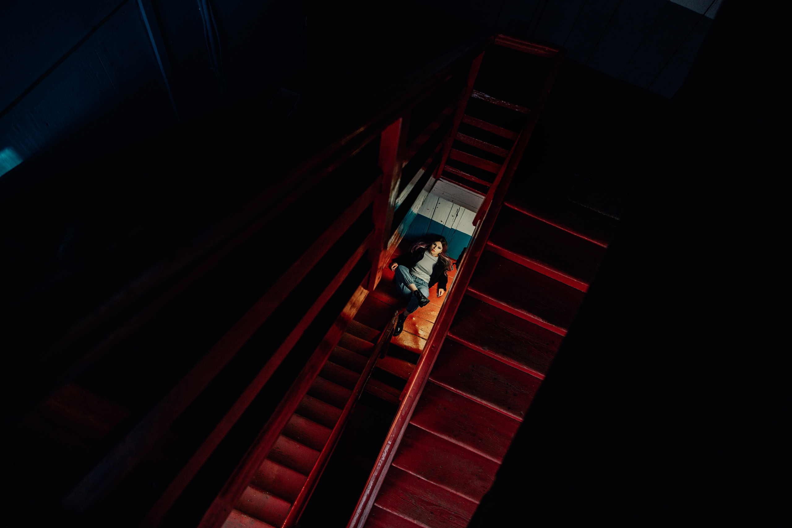 Нашли в подъезде необычную локацию для фотоссесии, это Российский флаг?