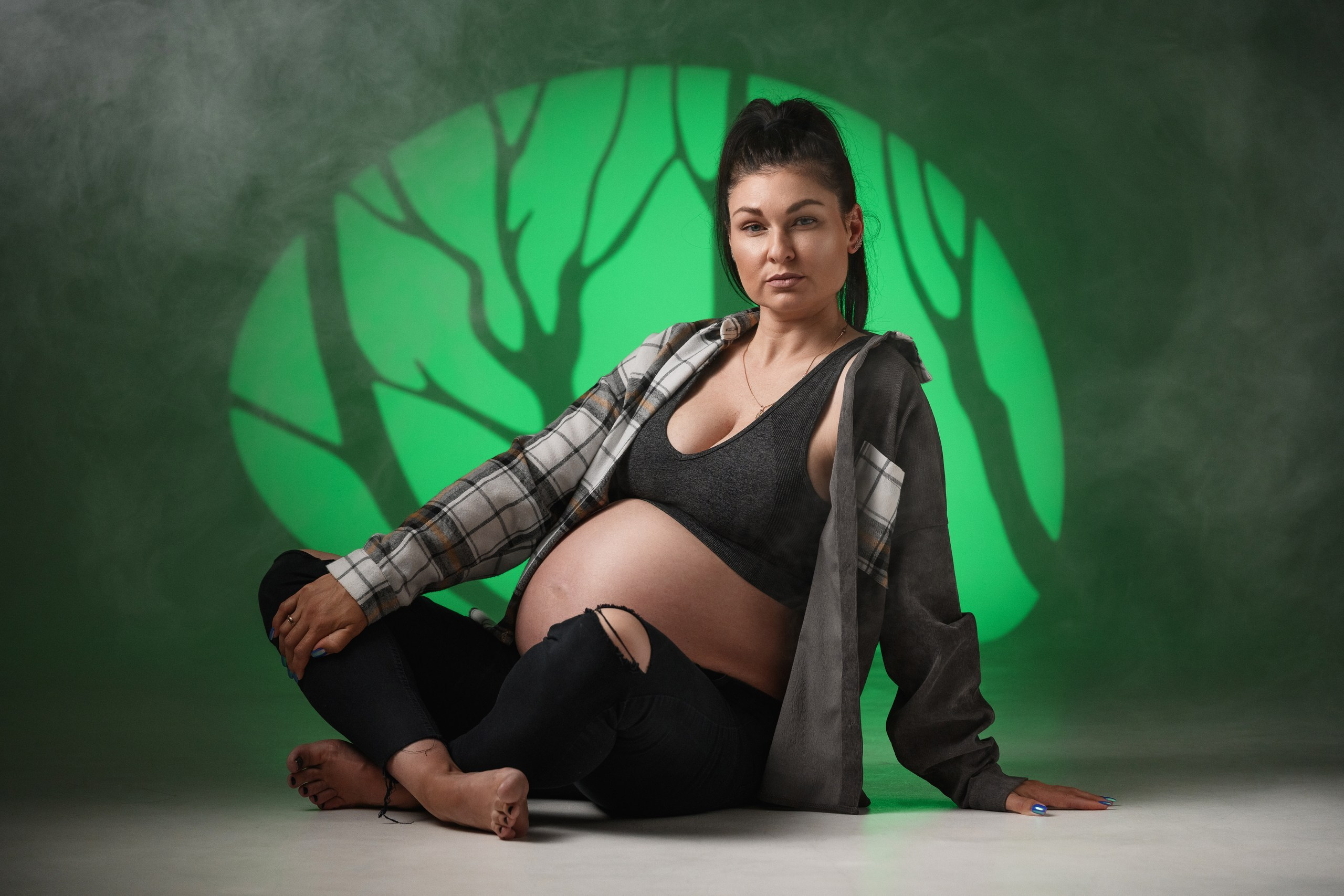 Фотосъемка семейной пары в Петропавловске-Камчатском. Семейная фотосессия в студии в Петропавловске-Камчатском. Теплые и искренние кадры для вашей семьи. Профессиональная студийная съемка пар в Петропавловске-Камчатском. Семейные фотосессии в Петропавловске-Камчатском — сохраните вашу любовь в кадре.