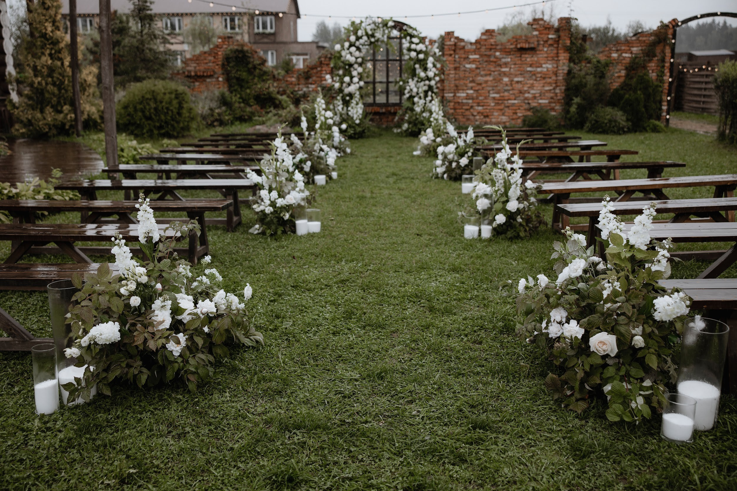 Разрушенная стена. Локация для церемонии ифотосессии. Свадебная площадка РАНЧО