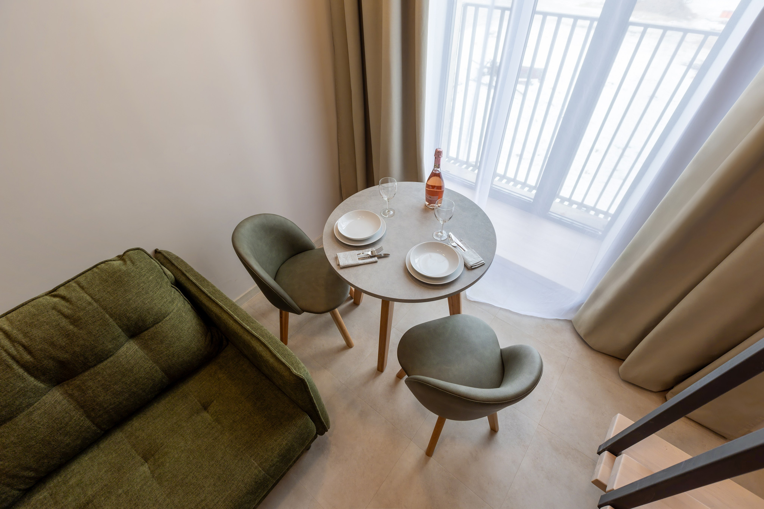 Фотограф для интерьерной съемки апартаментов. Контент для бизнеса в Екатеринбурге Полдень Медиа