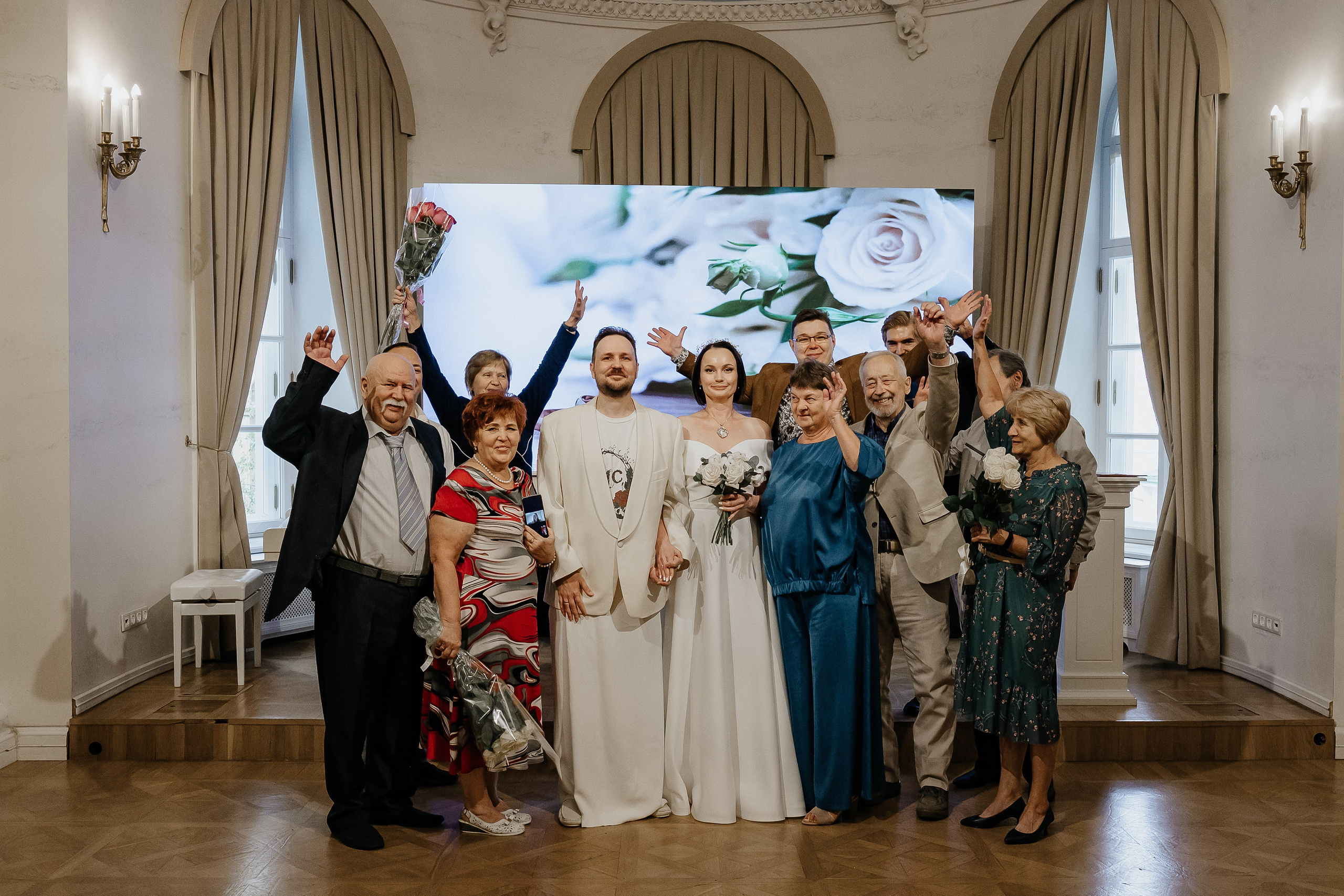 Общее фото с гостями после росписи