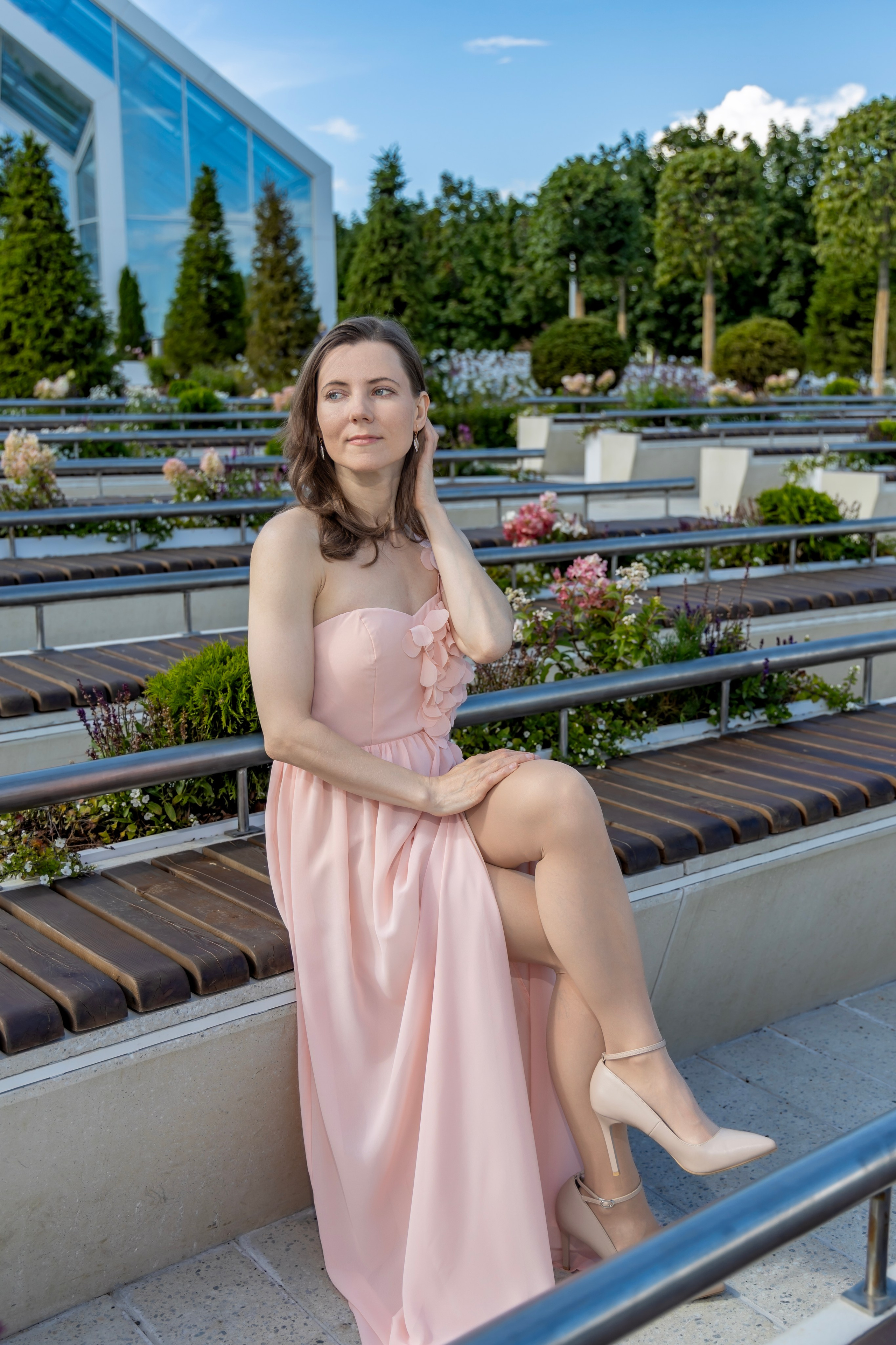 Фотосессия на новой набережной Коломенского: нежность, цветы и вдохновение. Репортажный, семейный и студийный фотограф в Москве Демин Алексей