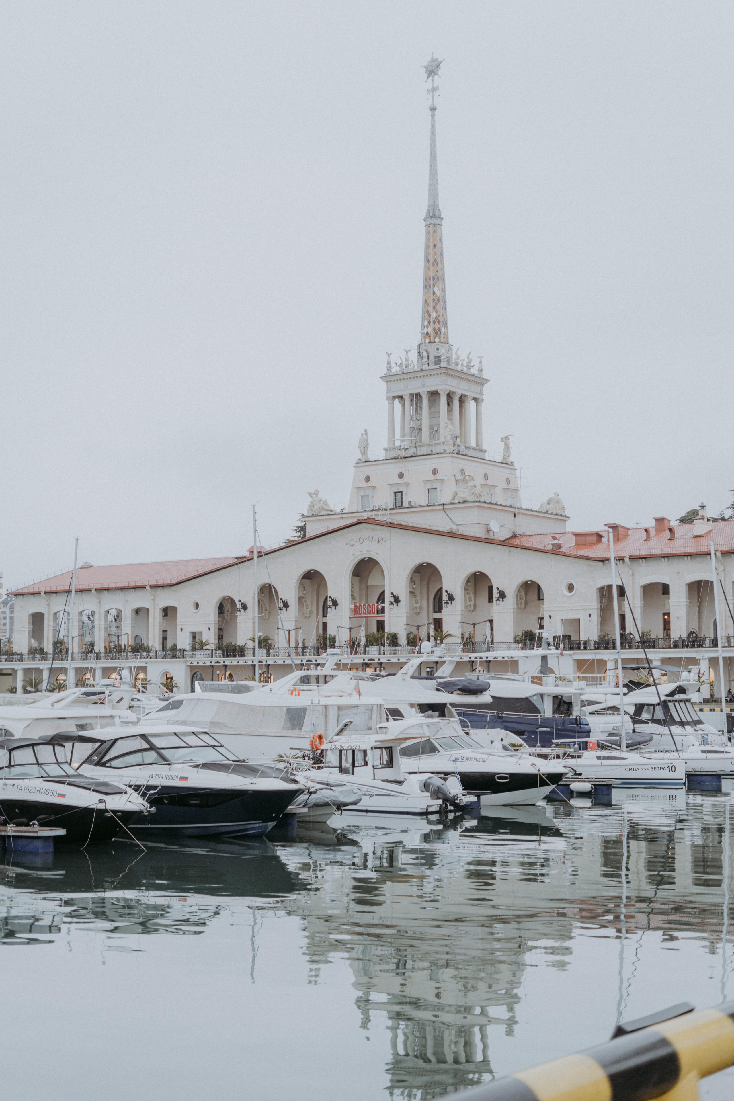 Ольга и Дмитрий в Морском порту Сочи. Фотограф в Сочи и Абхазии | Фототуры | September Air