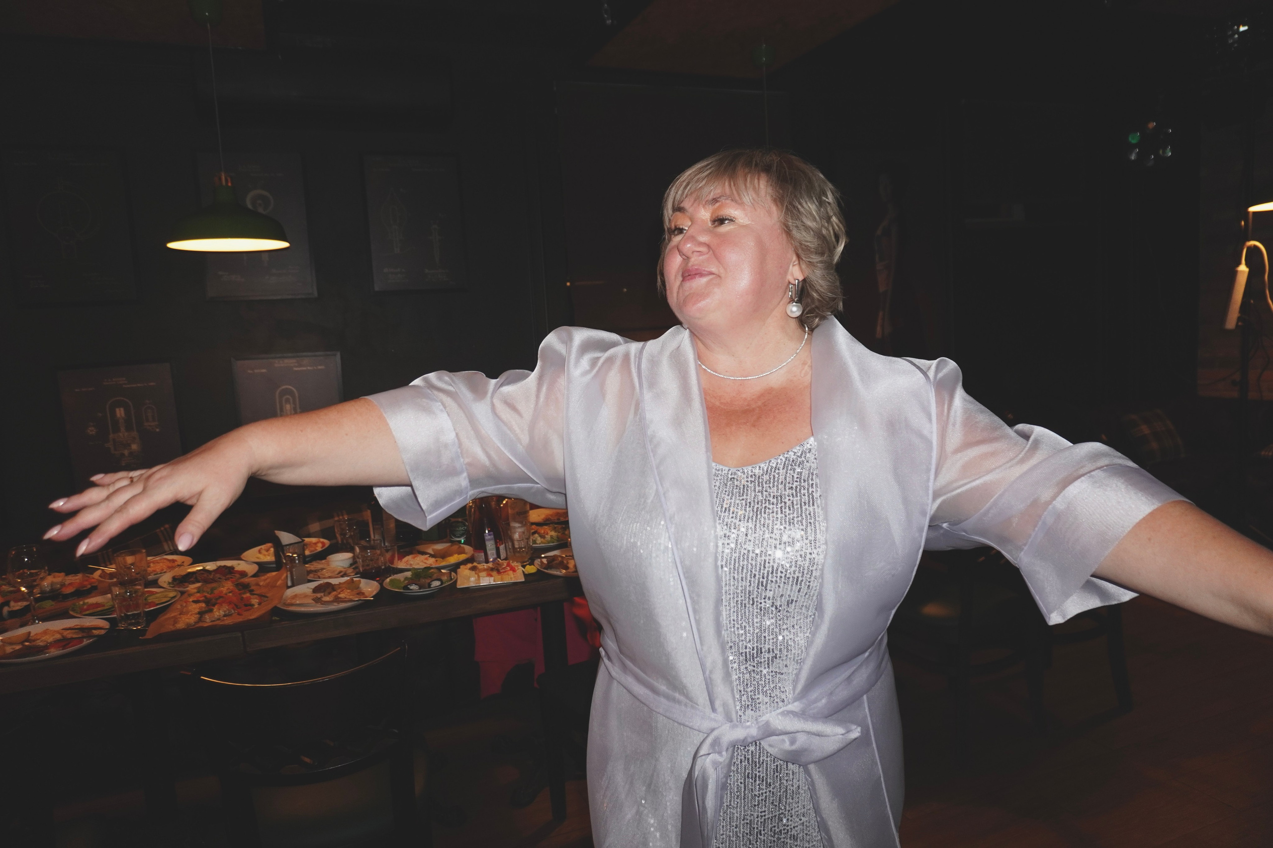 Съемка на день рождения Елены в окружении друзей и родных. Репортажный и портретный фотограф Татьяна Одинцова