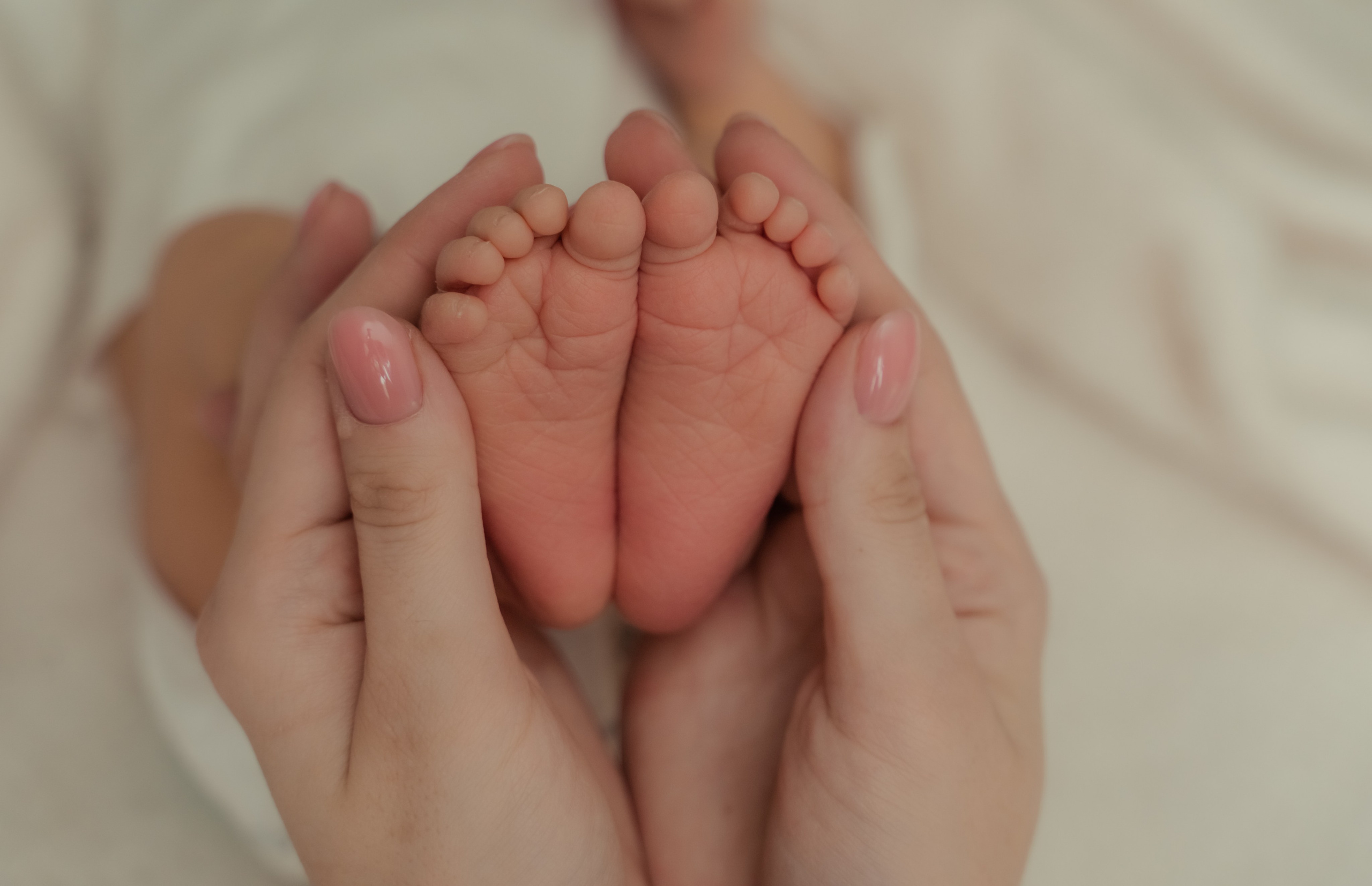 Фотосъемка новорожденного в минималистичном стиле