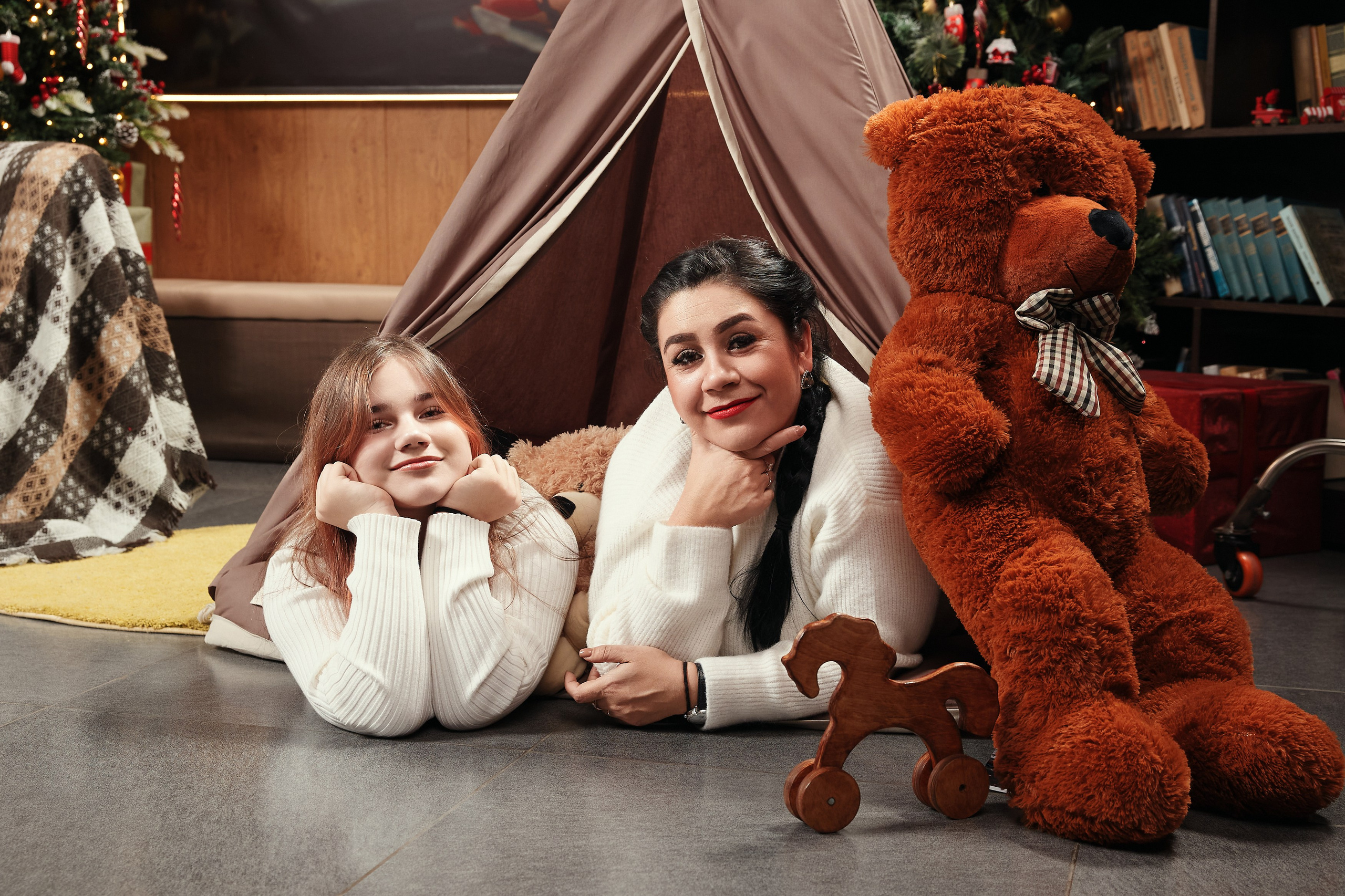 Две семьи под одной крышей