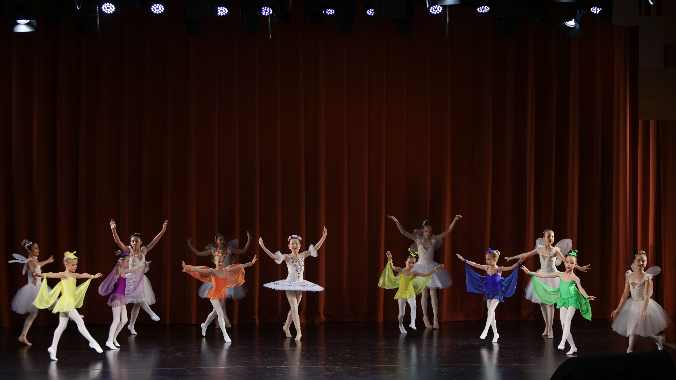 Фестиваль хореографического искусства «КУБОК ЛЕГЕНДЫ — 2025». Выпускные альбомы и школьный фотограф в Подольске, Троицке, Щербинке, Москве и Московской области