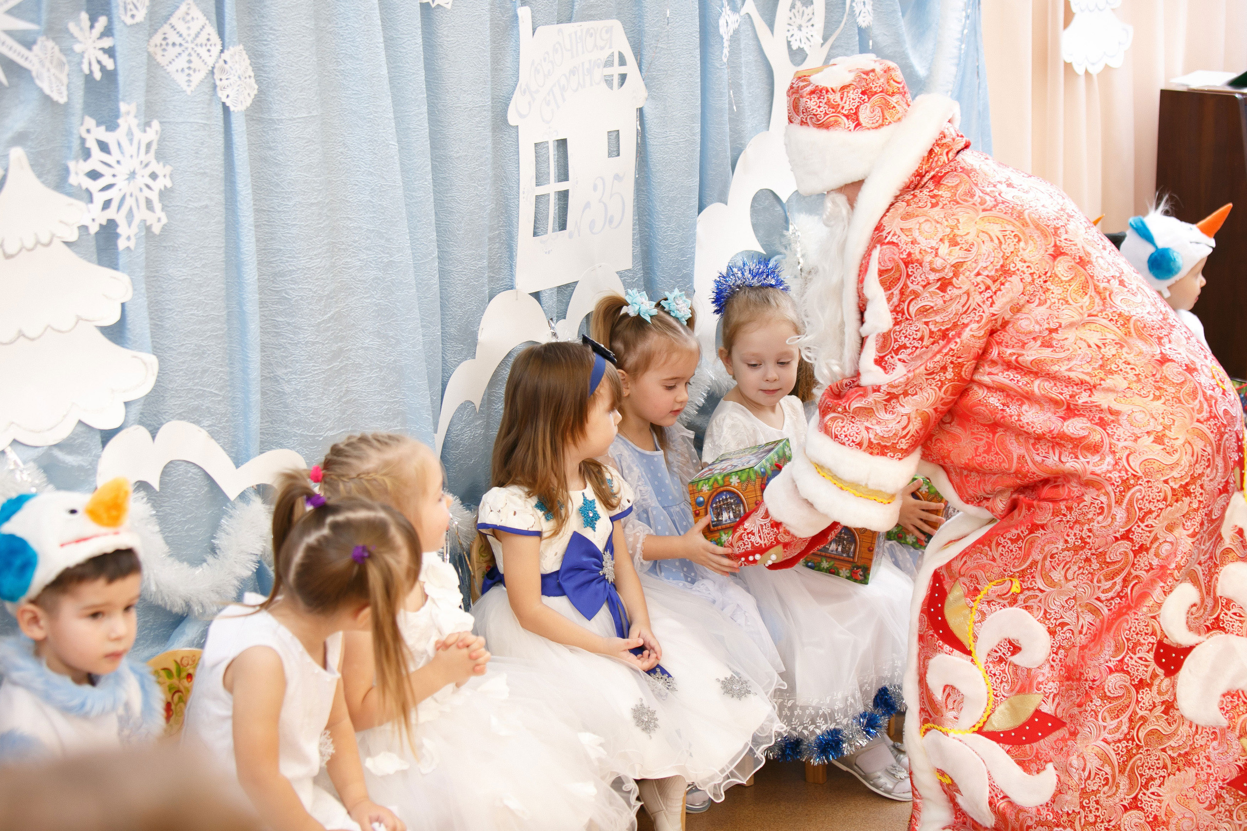 Съёмка новогодних утренников в Сызрани. Свадебный, семейный и школьный фотограф в Сызрани Максим Баталов