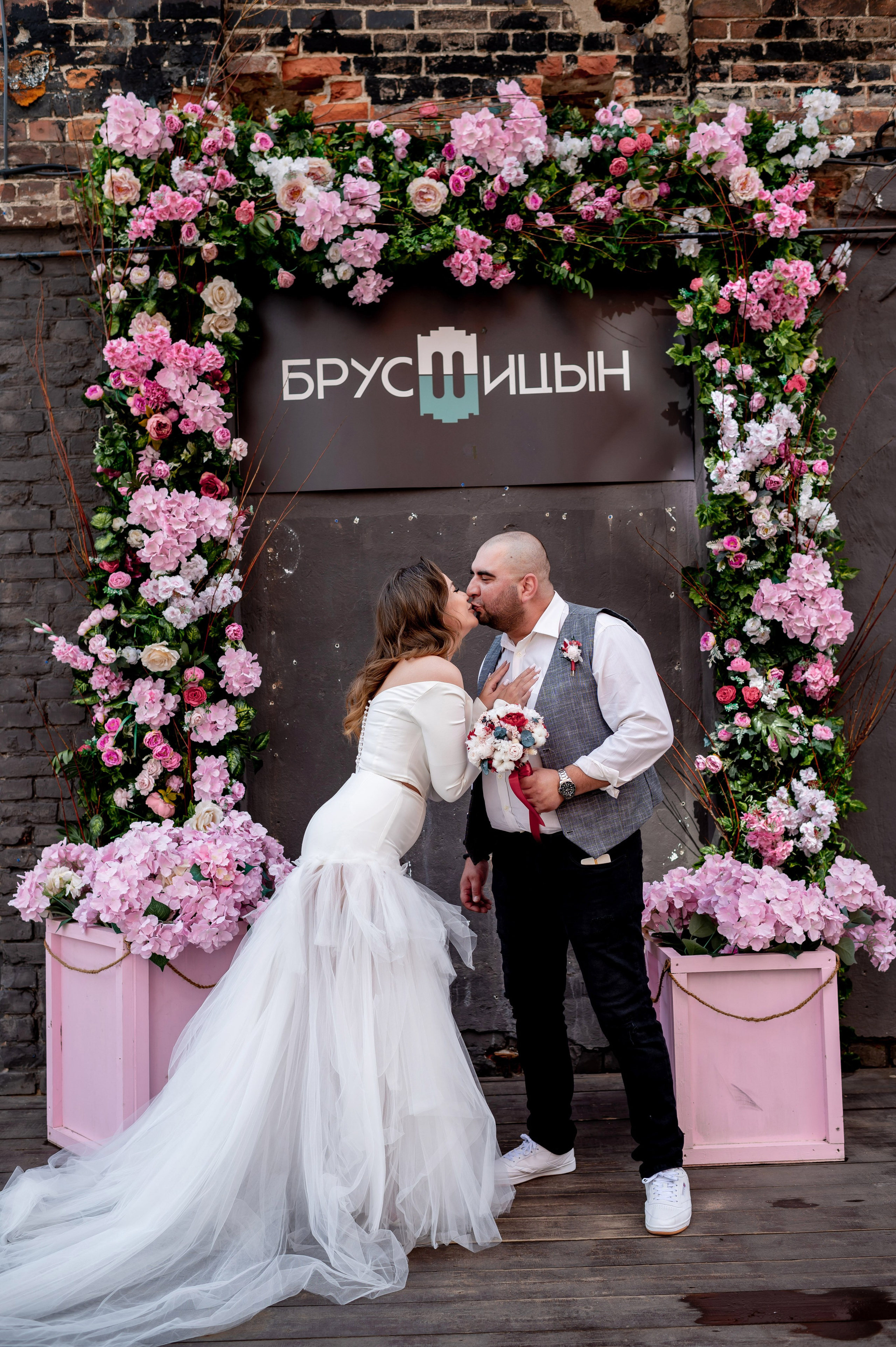 Экстравагантная свадебная фотосессия Светланы и Славы по нетрадиционным и оригинальным местам для свадебной прогулки в Санкт-Петербурге. Портретный, семейный и свадебный фотограф в Санкт-Петербурге и в Пушкине Ширяев Денис