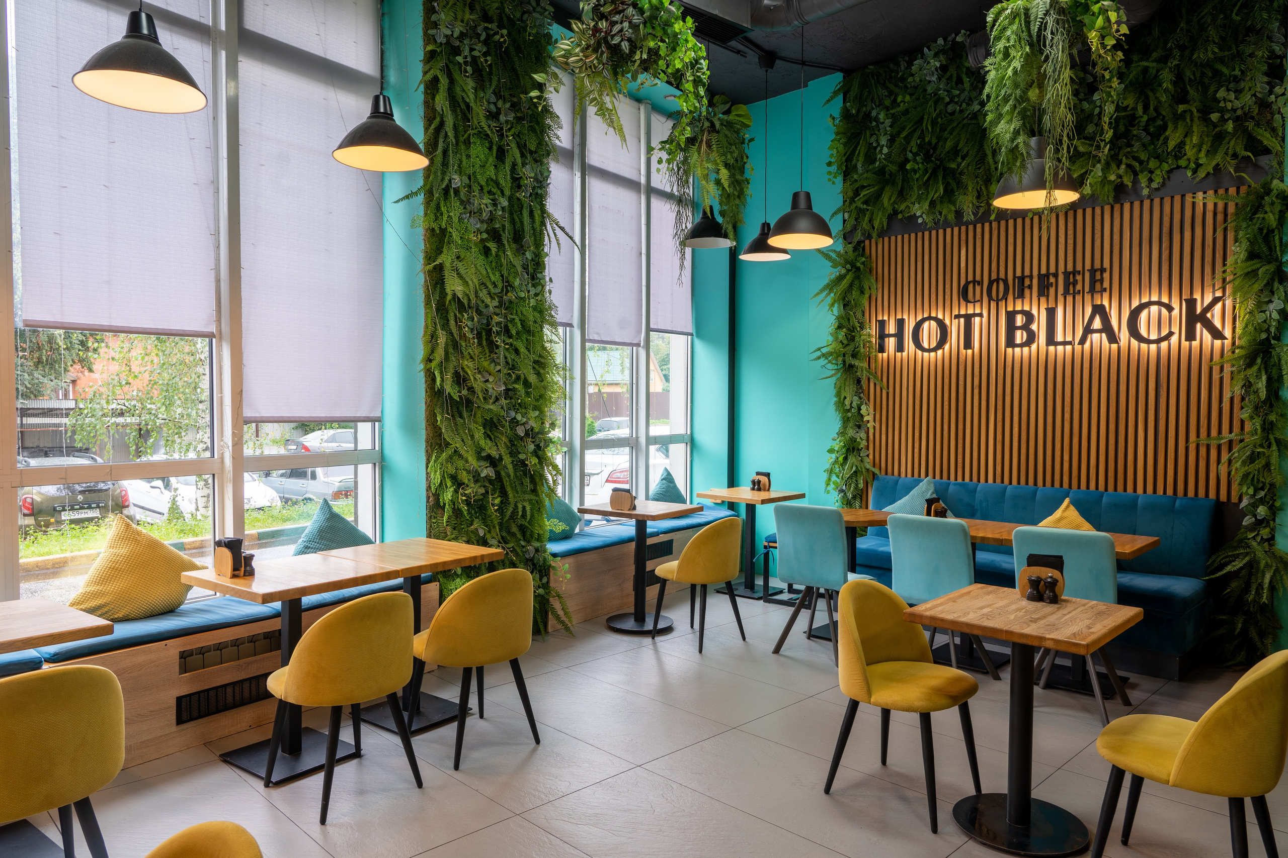 Интерьер кафе Black Hot Coffe (сеть кафе в Королеве)