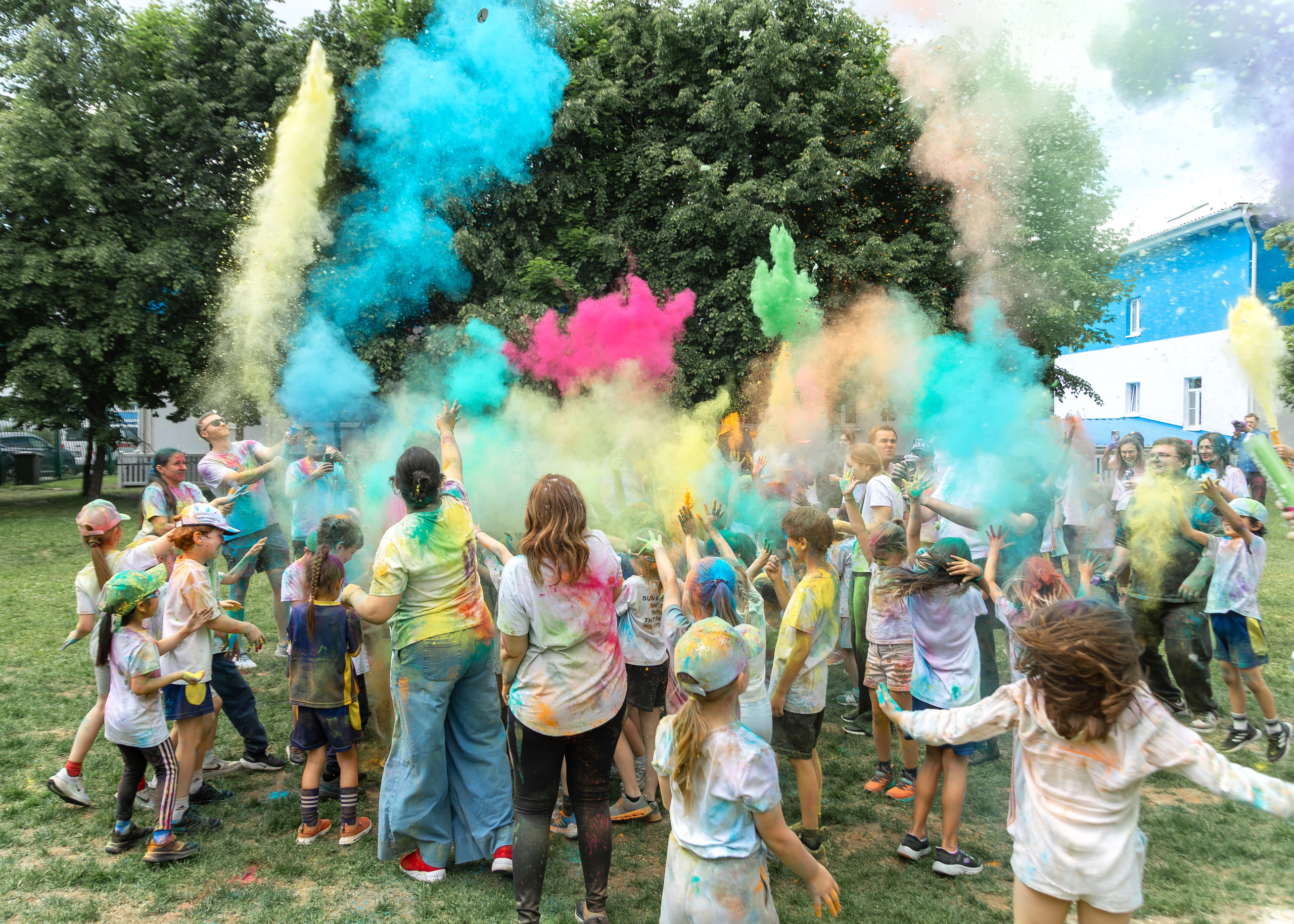 The International School of Moscow. Color Day. Выпускные альбомы для школы и детского сада — школьный фотограф Подольск, Троицк, Щербинка, Москва