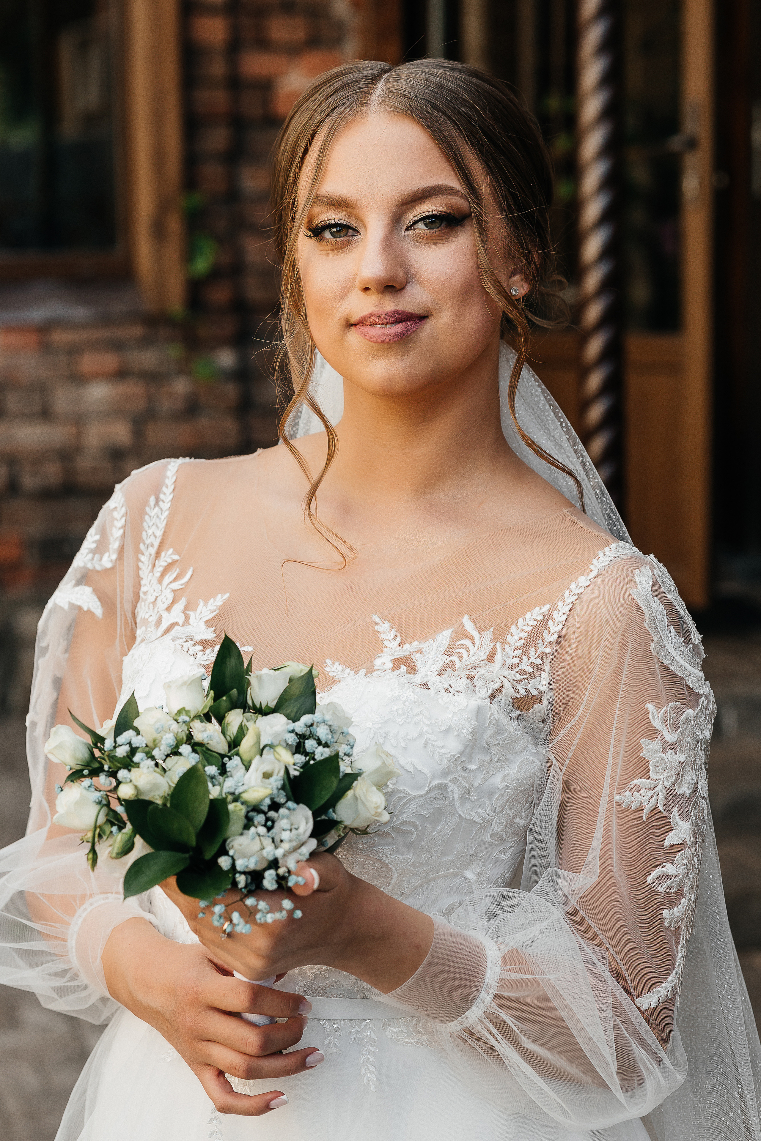 Выездная свадебная церемония у декоративного водоёма. Олег Сверчков | Свадебный фотограф Вологда