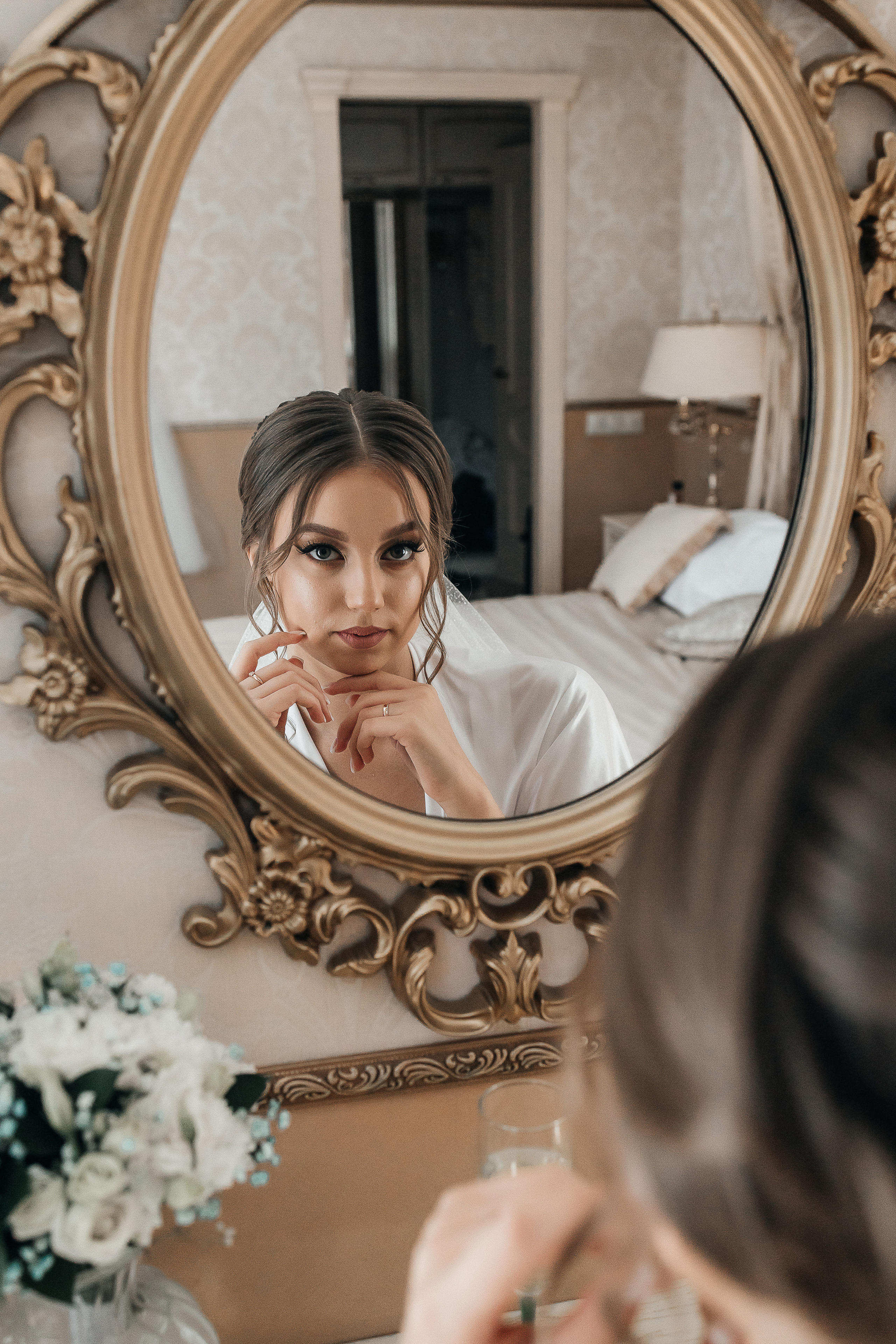 Выездная свадебная церемония у декоративного водоёма. Олег Сверчков | Свадебный фотограф Вологда