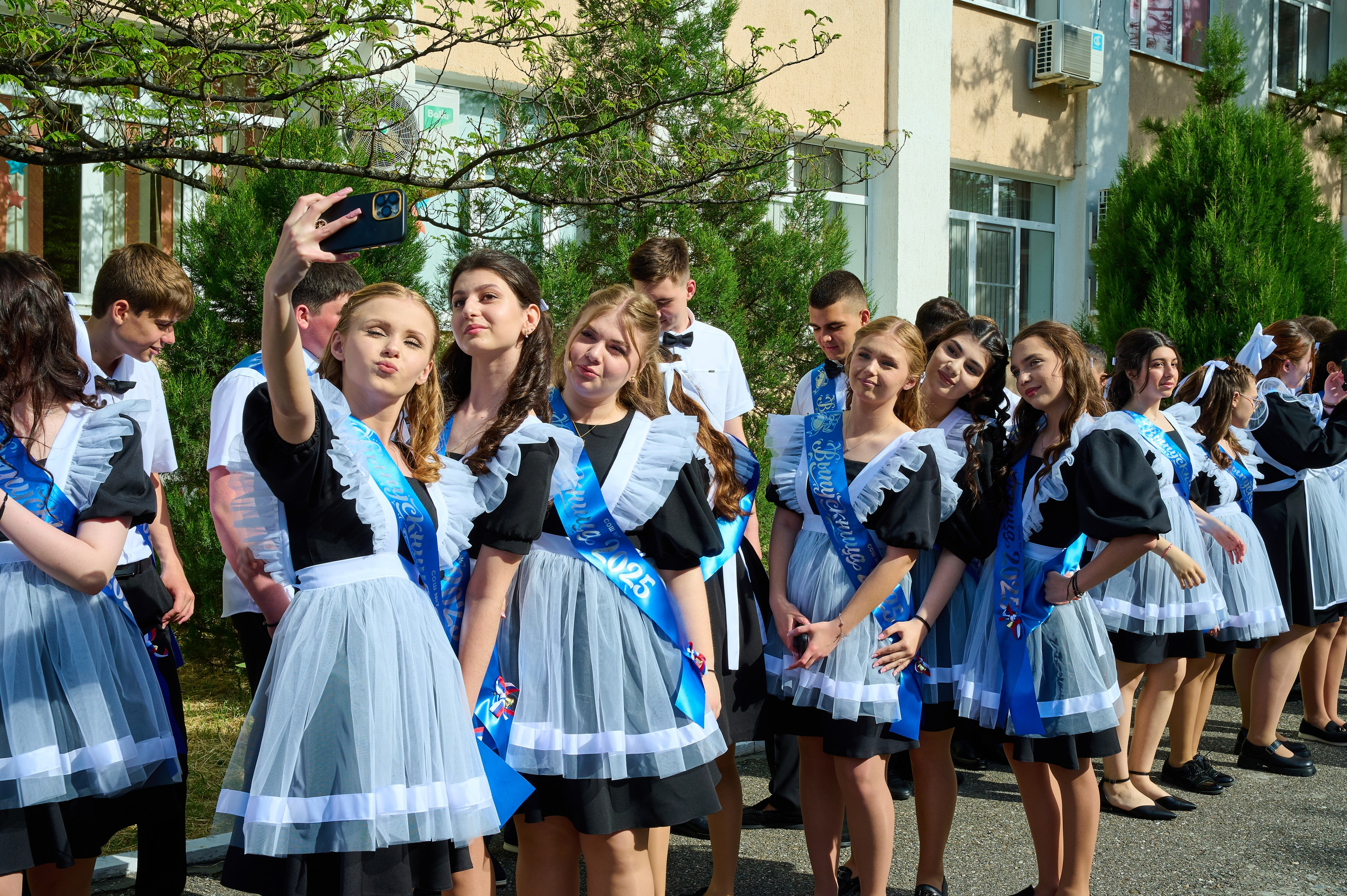 Последний звонок 2025. Жизнь курорта Кабардинка в фотографиях