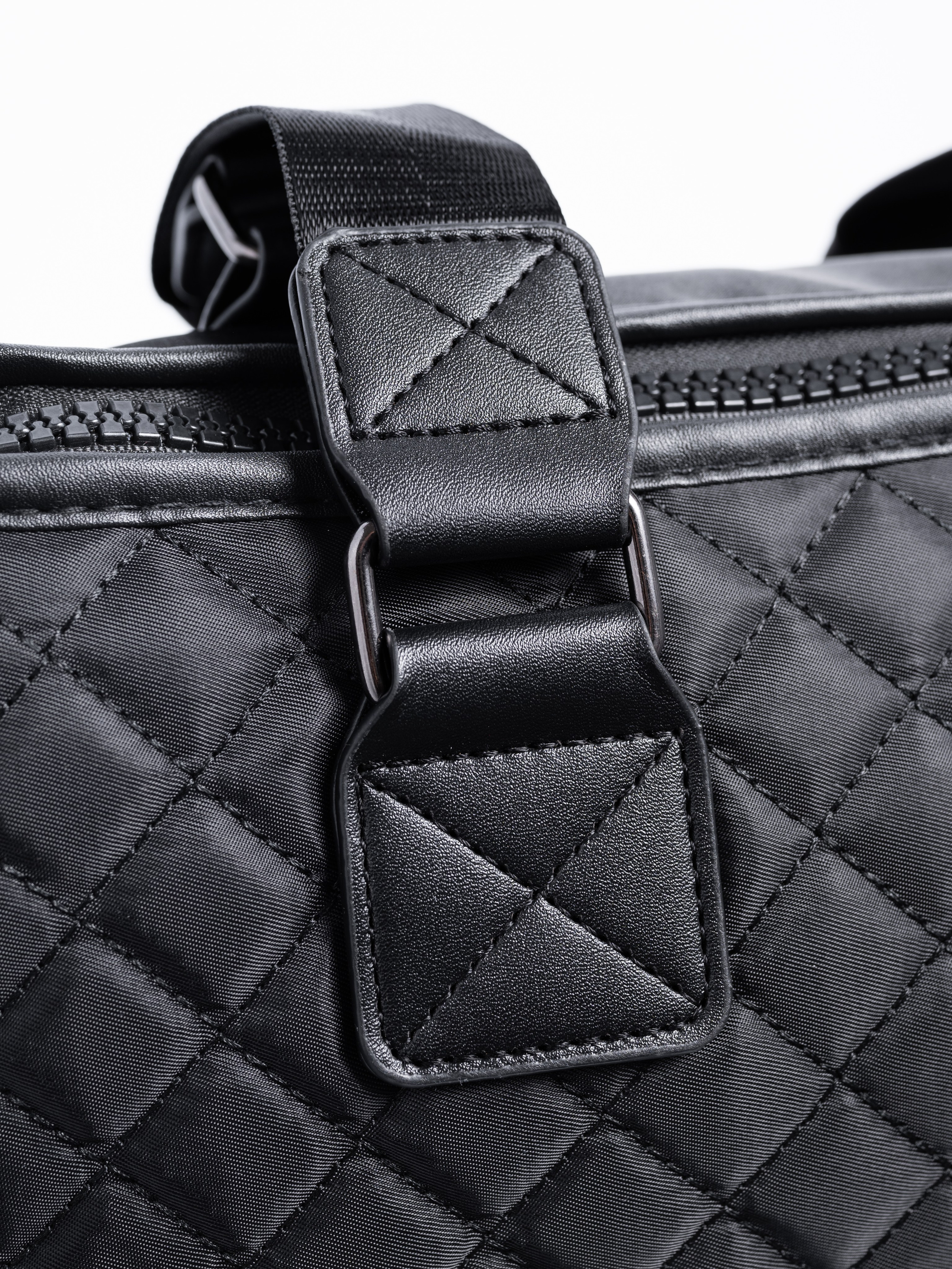 Сумки спортивные. Предметный фотограф, фото для маркетплейсов Пятигорск, КМВ