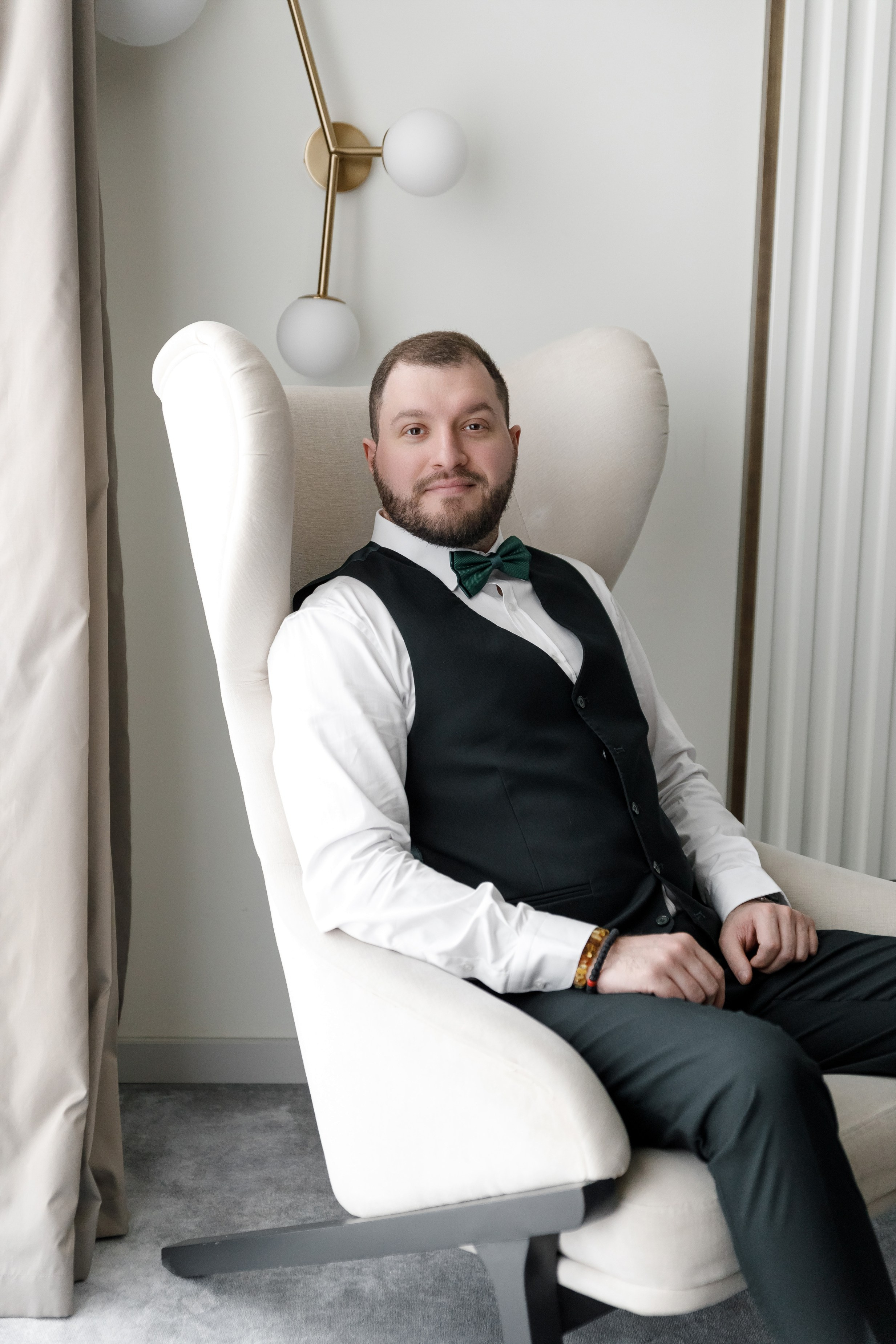 Свадебный организатор Ольга Гурьянова обсуждает план свадьбы с парой в Москве