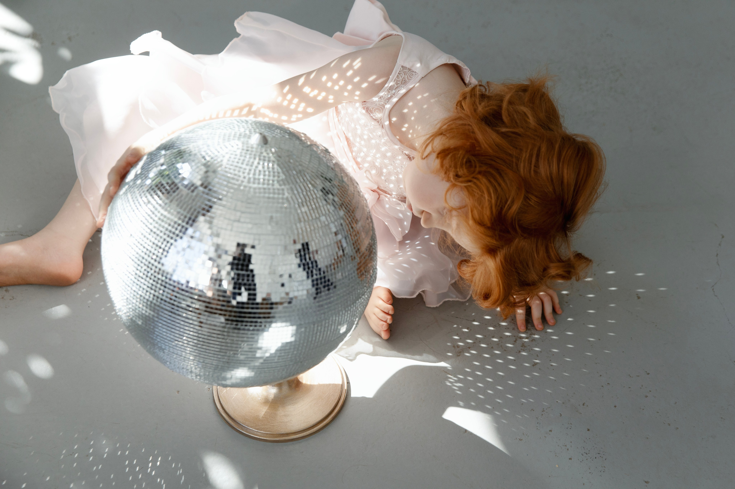 Съемка Софа и дискошар в студии. Фотограф новорожденных, детский фотограф Москва.Семейная съемка Москва. Семенова Анна