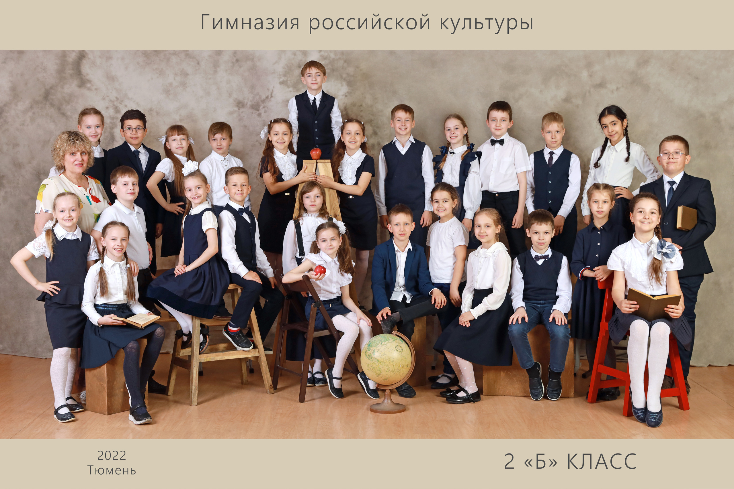 Команда фотостудии Fotobook. Выпускные альбомы в Тюмени для школ, садов, вузов спортивных секций