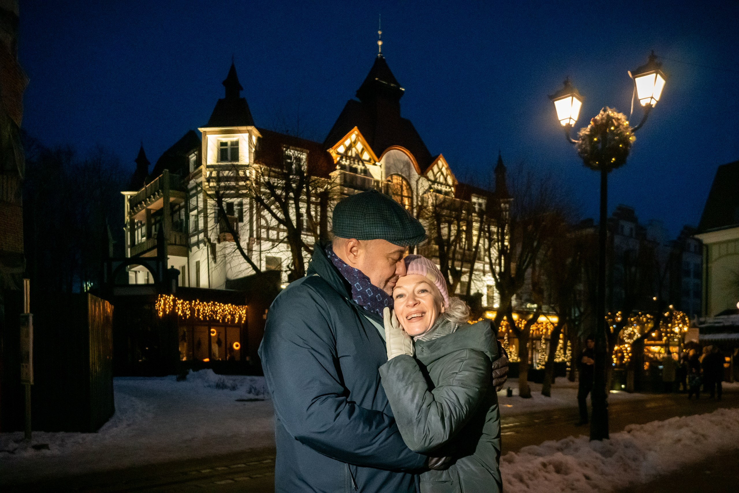 Двое в Новогоднем Зеленоградске. Фотограф Татьяна Рутковская Калининград