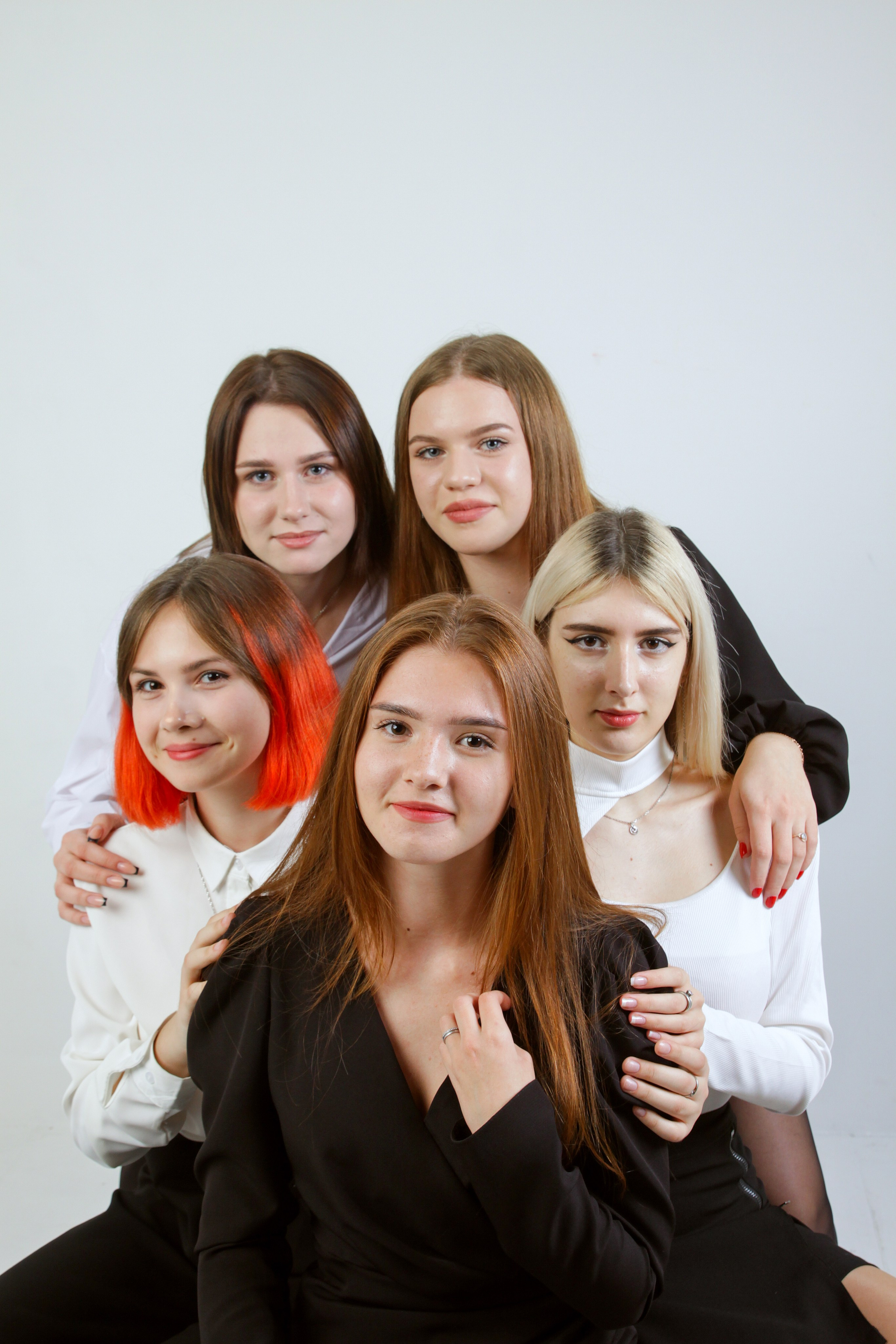 Съемка старшеклассников в студии «СОВА» г. Таганрог. Выпускные альбомы в Таганроге и Ростовской Области