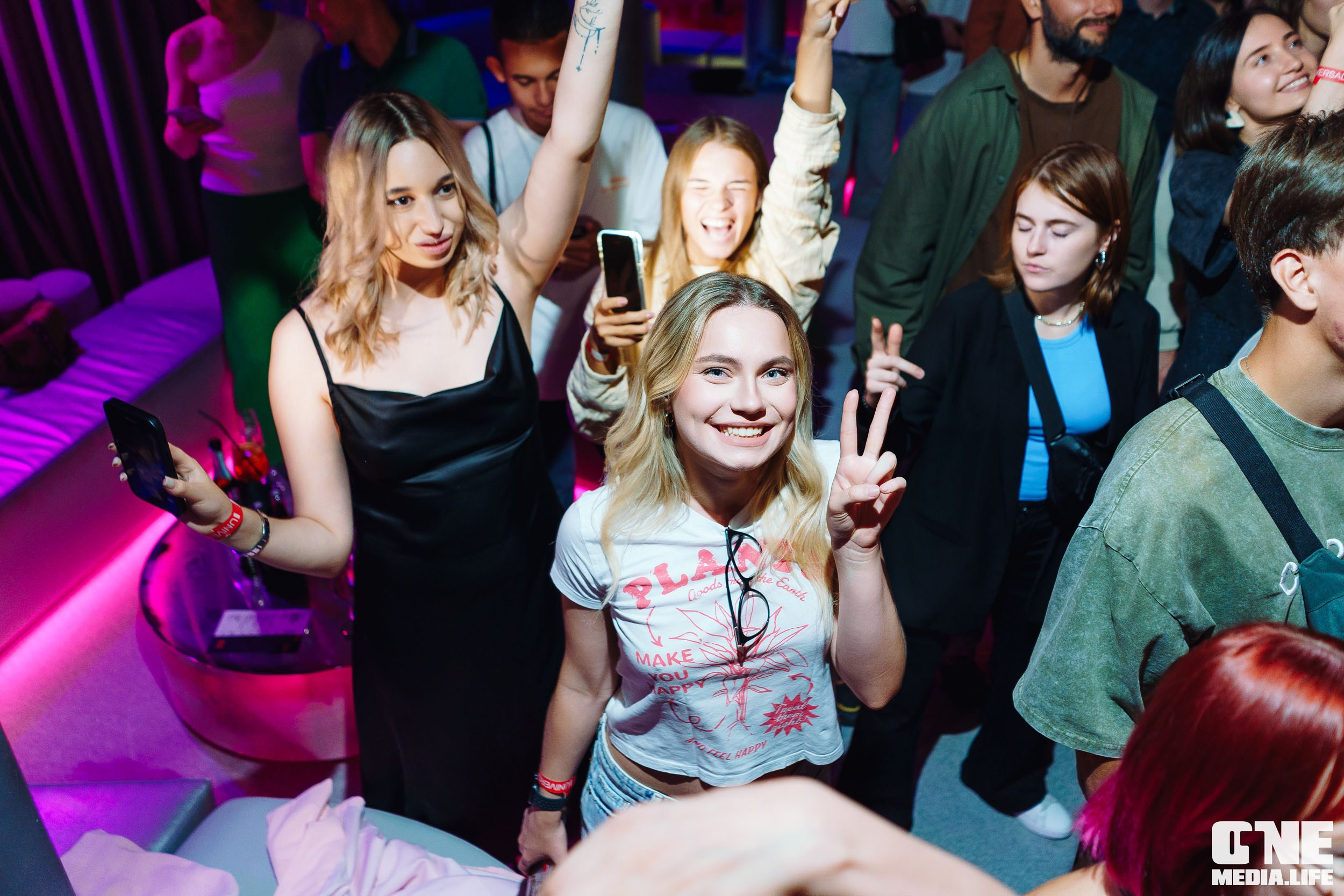 Фоторепортаж из клуба UNIVERSAL. One Media Life: фоторепортажи, фотоотчеты с мероприятий и заведений
