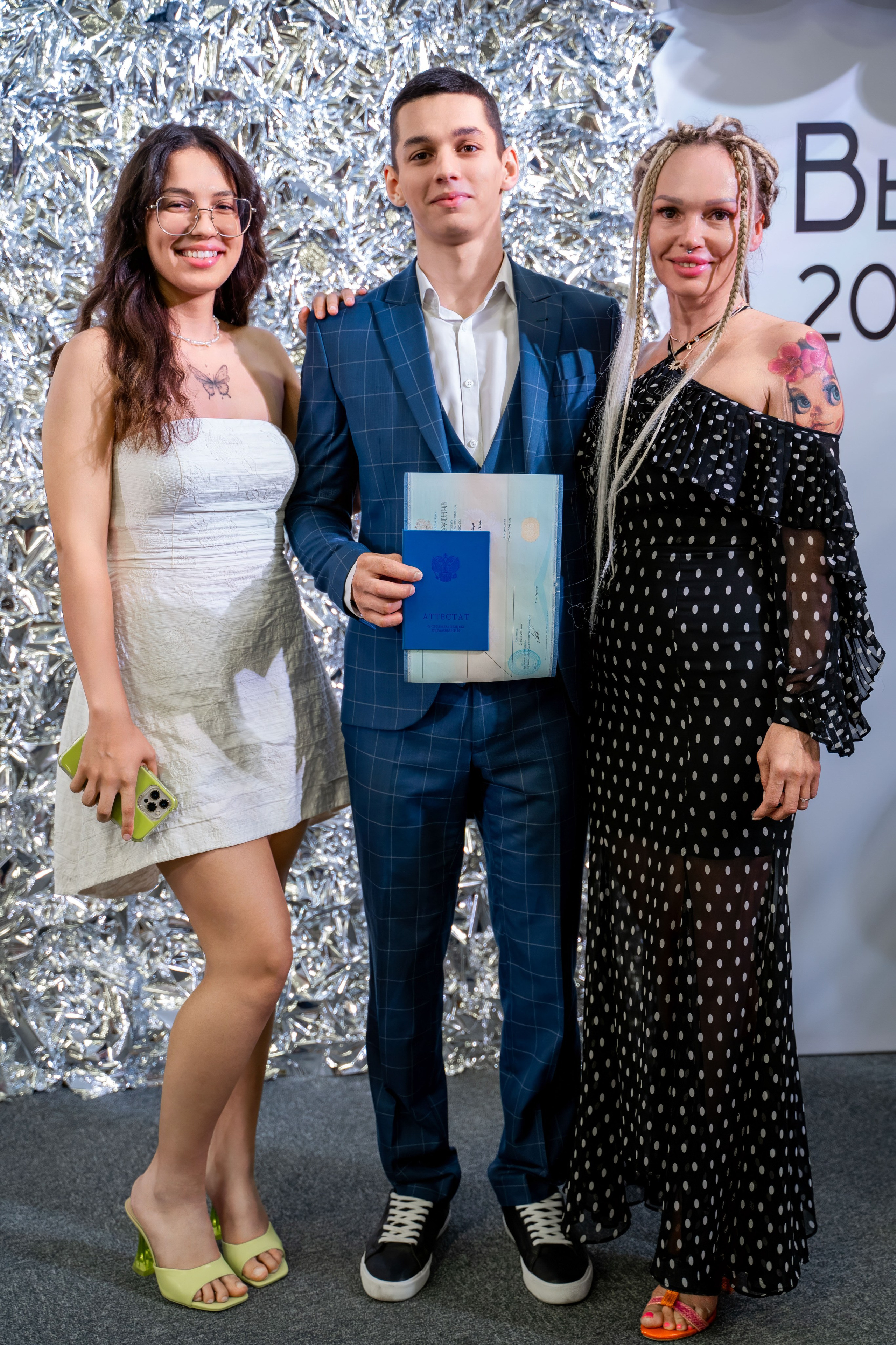 Школа 106_Вручение аттестатов 11классы_2024 г. Фотографы из солнечного Краснодара Вадим и Надежда Митус