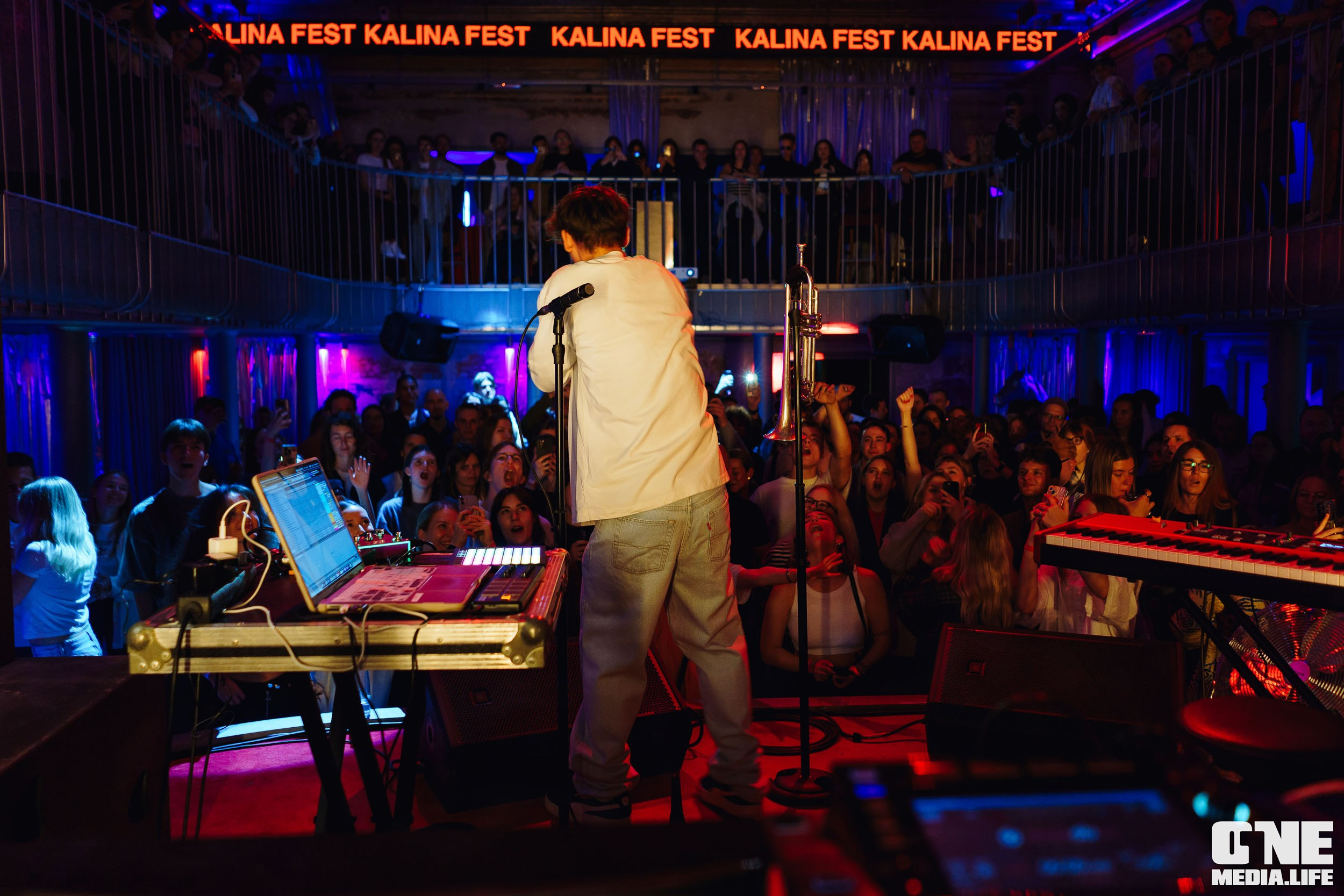 Фоторепортаж из клуба UNIVERSAL. One Media Life: фоторепортажи, фотоотчеты с мероприятий и заведений