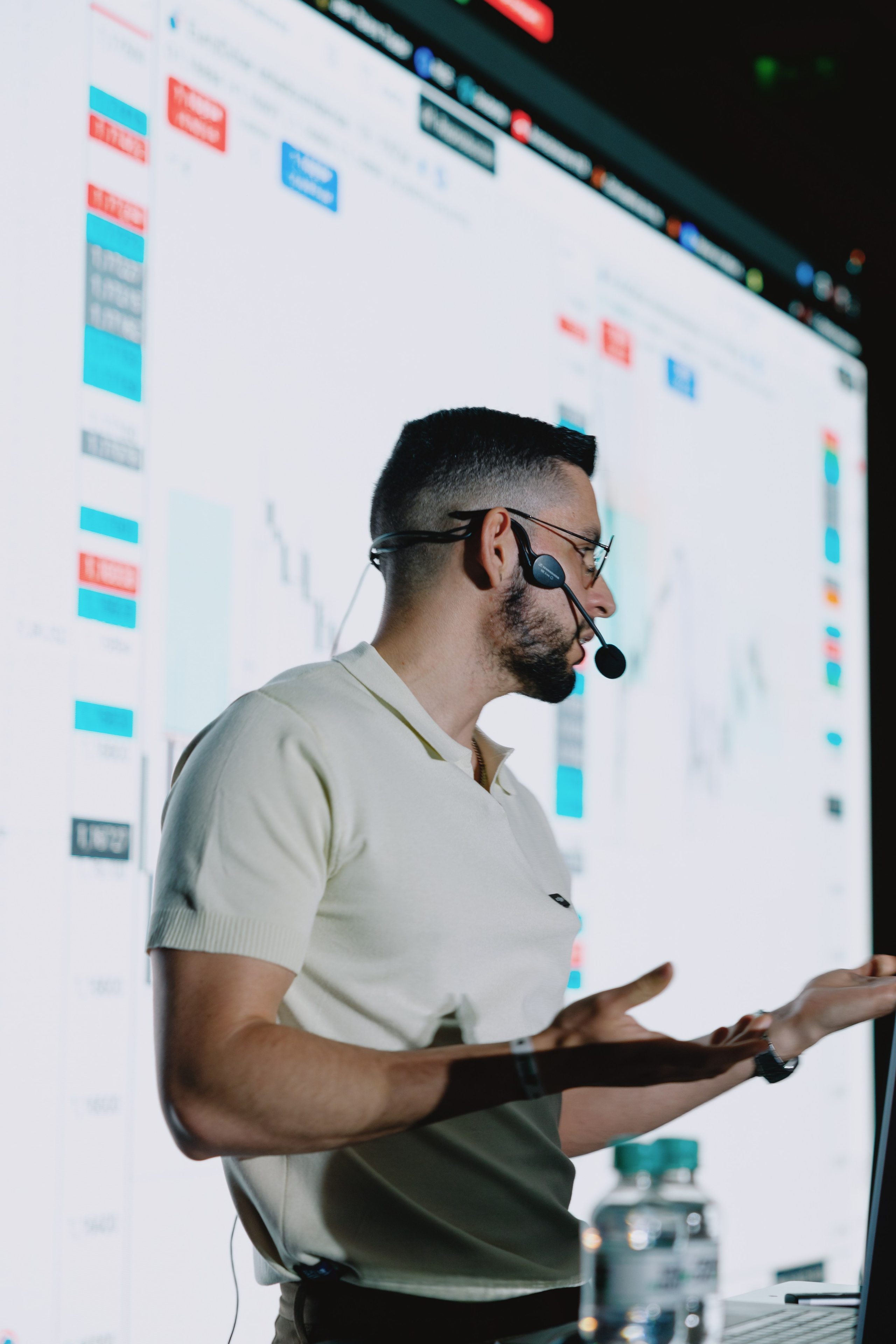 TRADERS DAY By NeomAAA Medellin. NeomAAA Funds Gallery