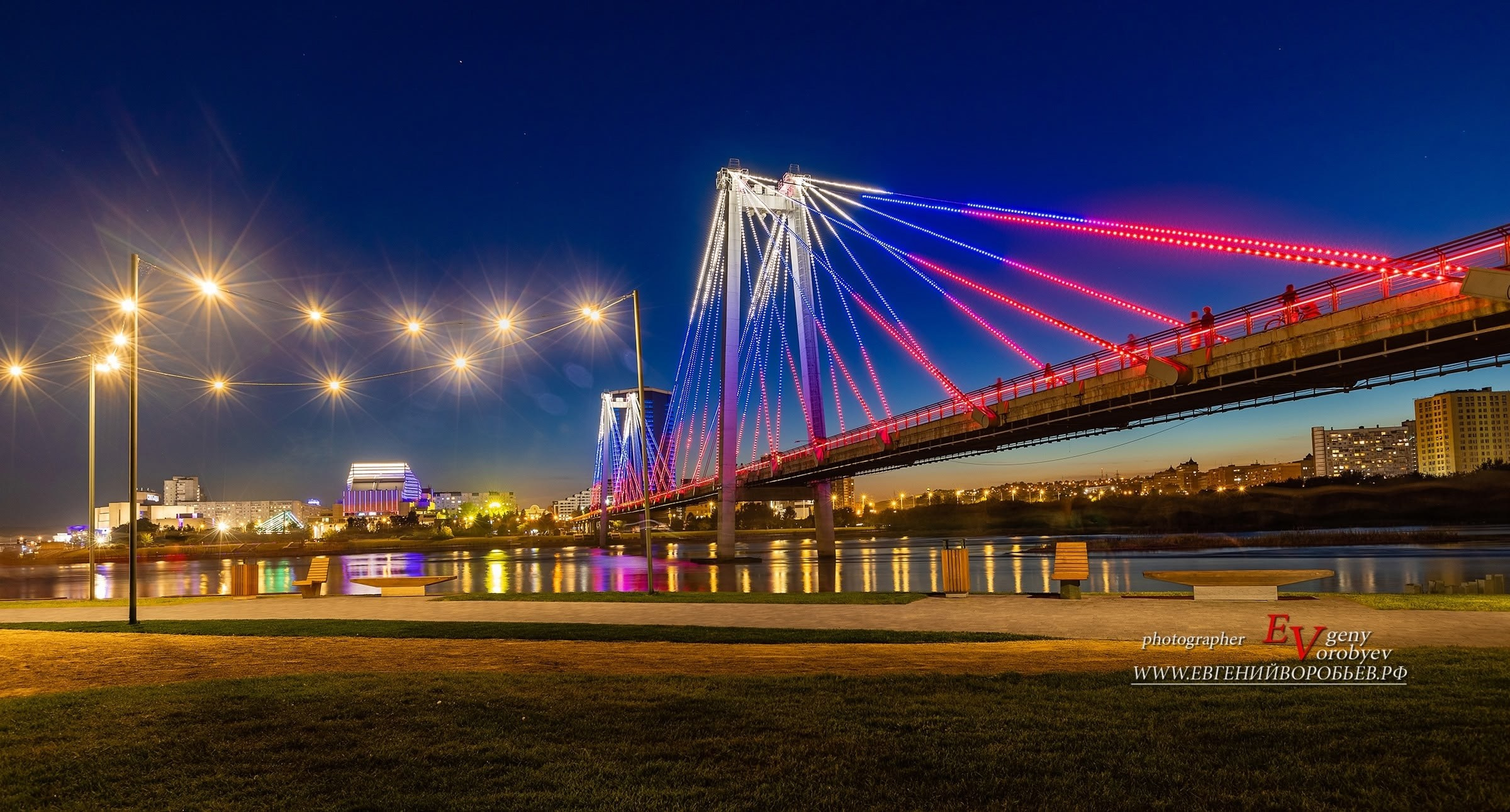 Виноградовский мост виды на Енисей экскурсии вечерний Красноярск индивидуальный тур фото фототур фотосессия аренда кабриолета аренда микроавтобуса трансфер цена заказать экскурсию программа маршрут гид экскурсовод индивидуальная экскурсия фотосъемка интересные места достопримечательности что посмотреть куда сходить что посетить смотровые площадки видовые красивые места Национальный парк заповедник Столбы Дивногорск Красноярская ГЭС путешествие туристический маршрут место силы Часовня Параскевы Пятницы Коммунальный мост остров Татышев Бобровый лог Николаевская сопка набережная Енисея село Овсянка музей Астафьева Караульная гора фанпарк Бобровый лог парк флоры и фауны Роев ручей Торгашинский хребет скала Такмак вантовый мост куда сходить цены расписание заказать онлайн экскурсионное обслуживание трансфер на комфортабельном автобусе