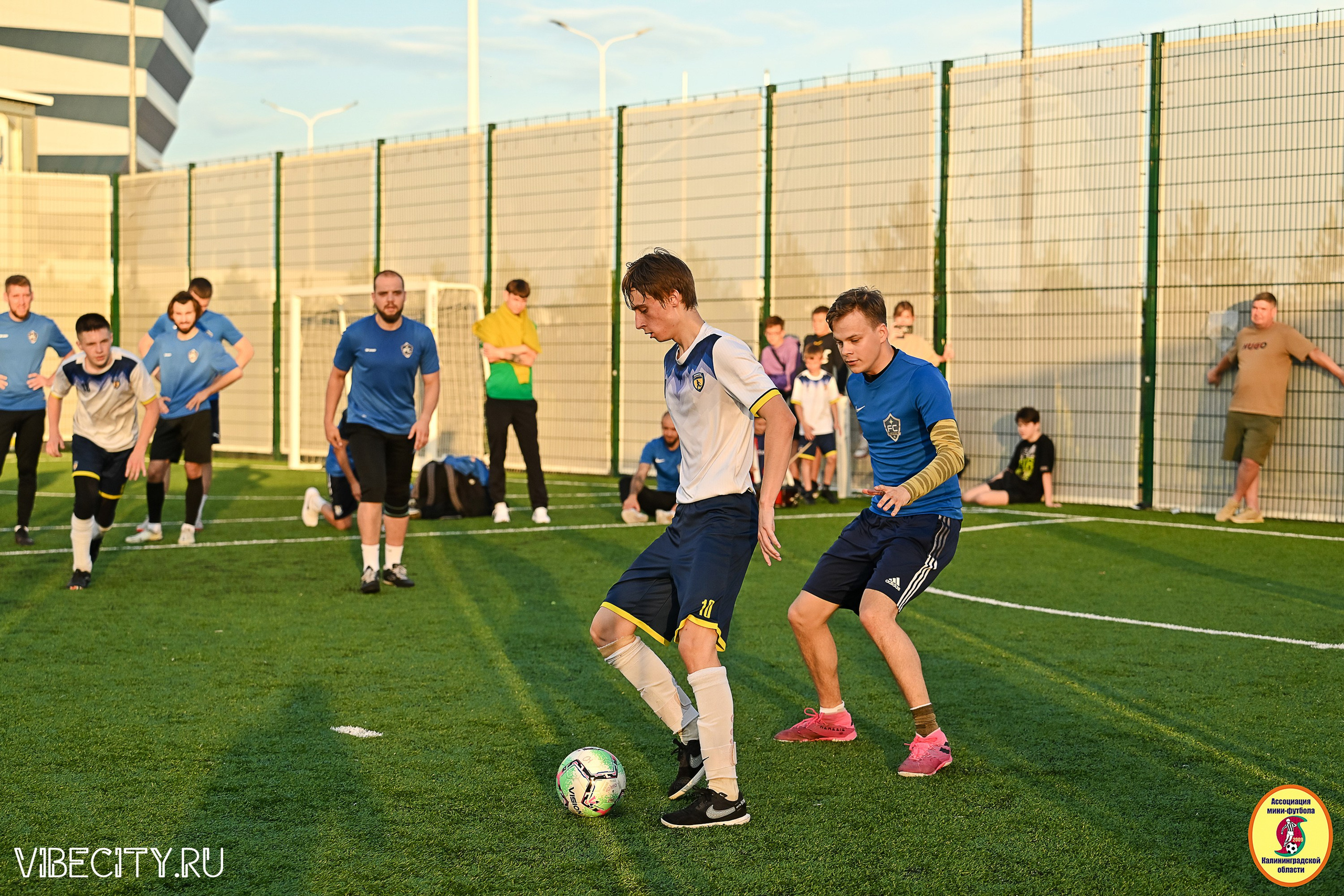 ИГРЫ МИНИ-ФУТБОЛЬНОЙ И КОРПОРАТИВНОЙ ЛИГИ. VIBECITY.RU Вайб Сити Ру Фоторепортажи Фотоотчеты Калининград