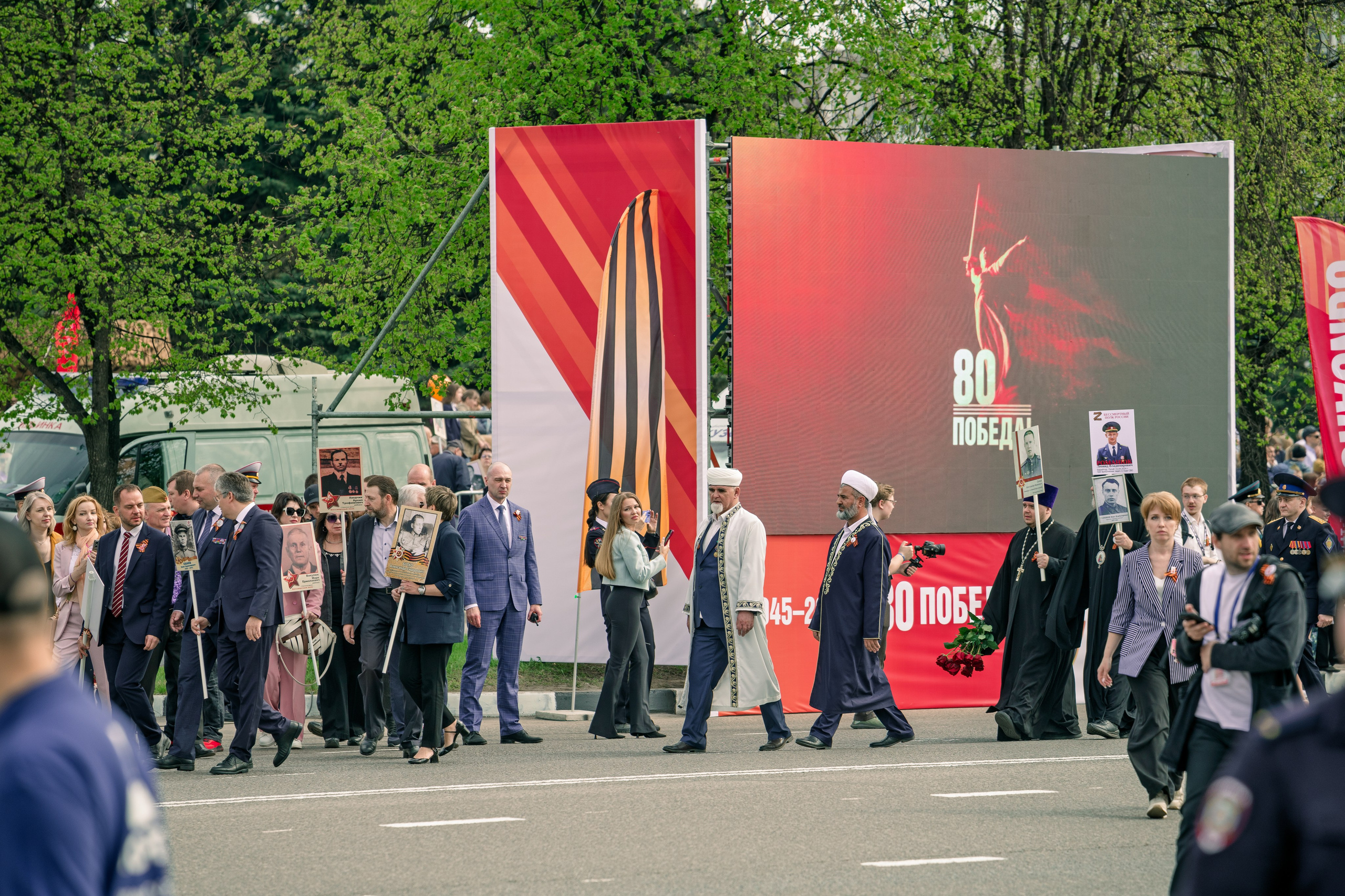 День Победы в Новокузнецке, 2025 год. Антон Непочатых — Большой мужской фотограф