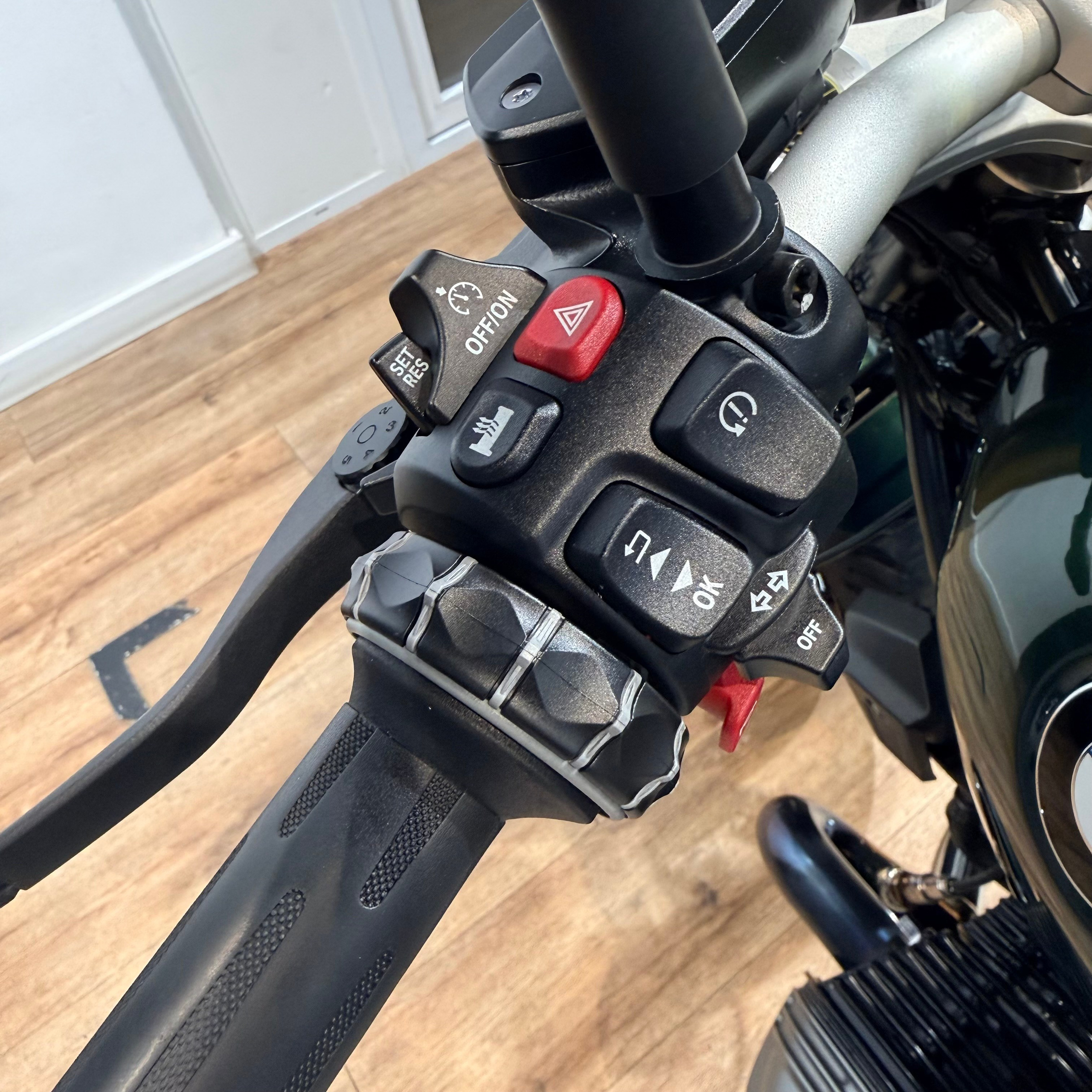 2024 BMW R Nine T San Remo Green (VIN WB10*6809). Hello Davidson, Москва. Только хорошие мотоциклы…