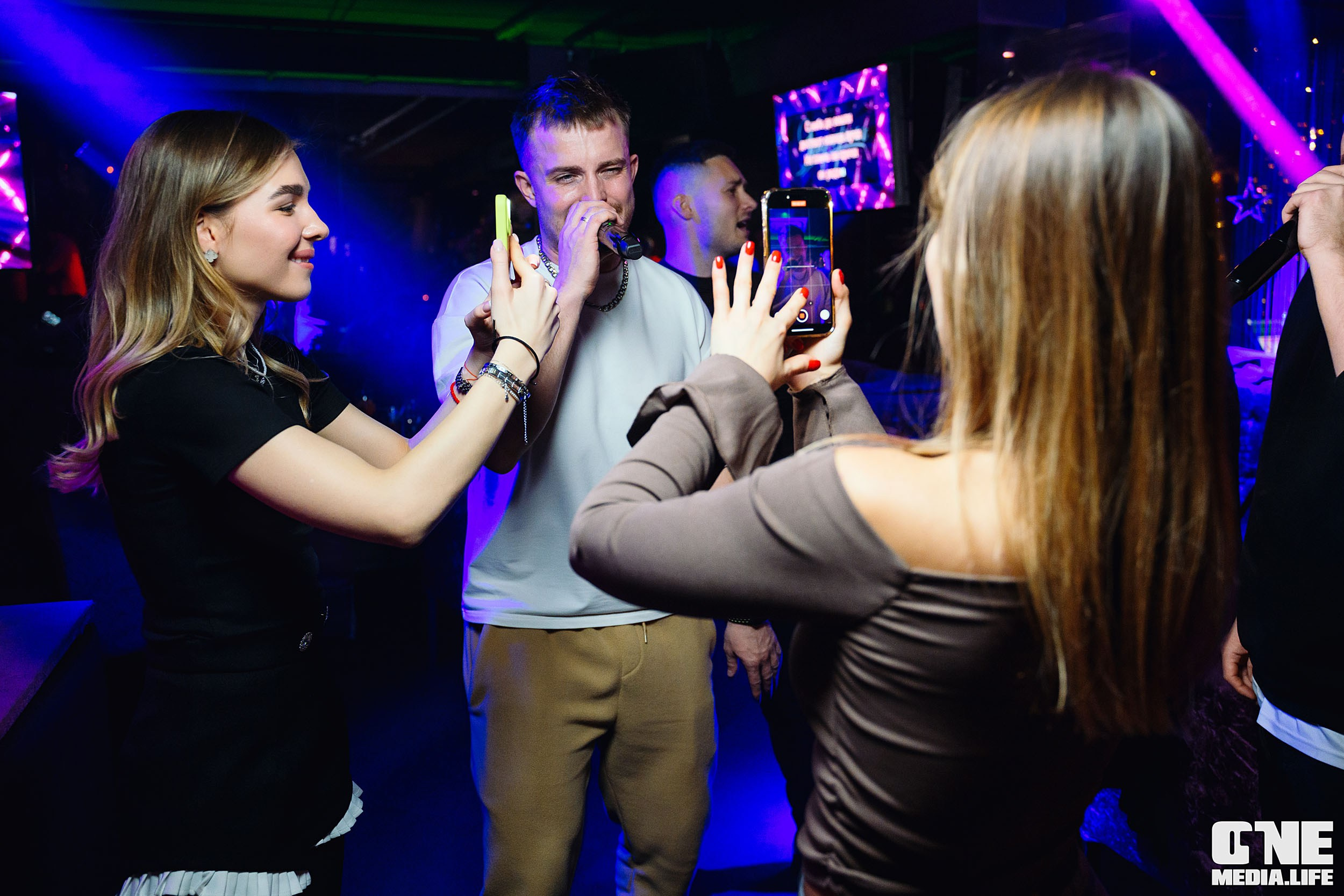 Фоторепортаж из караоке-клуба Эйфория. One Media Life: фоторепортажи, фотоотчеты с мероприятий и заведений