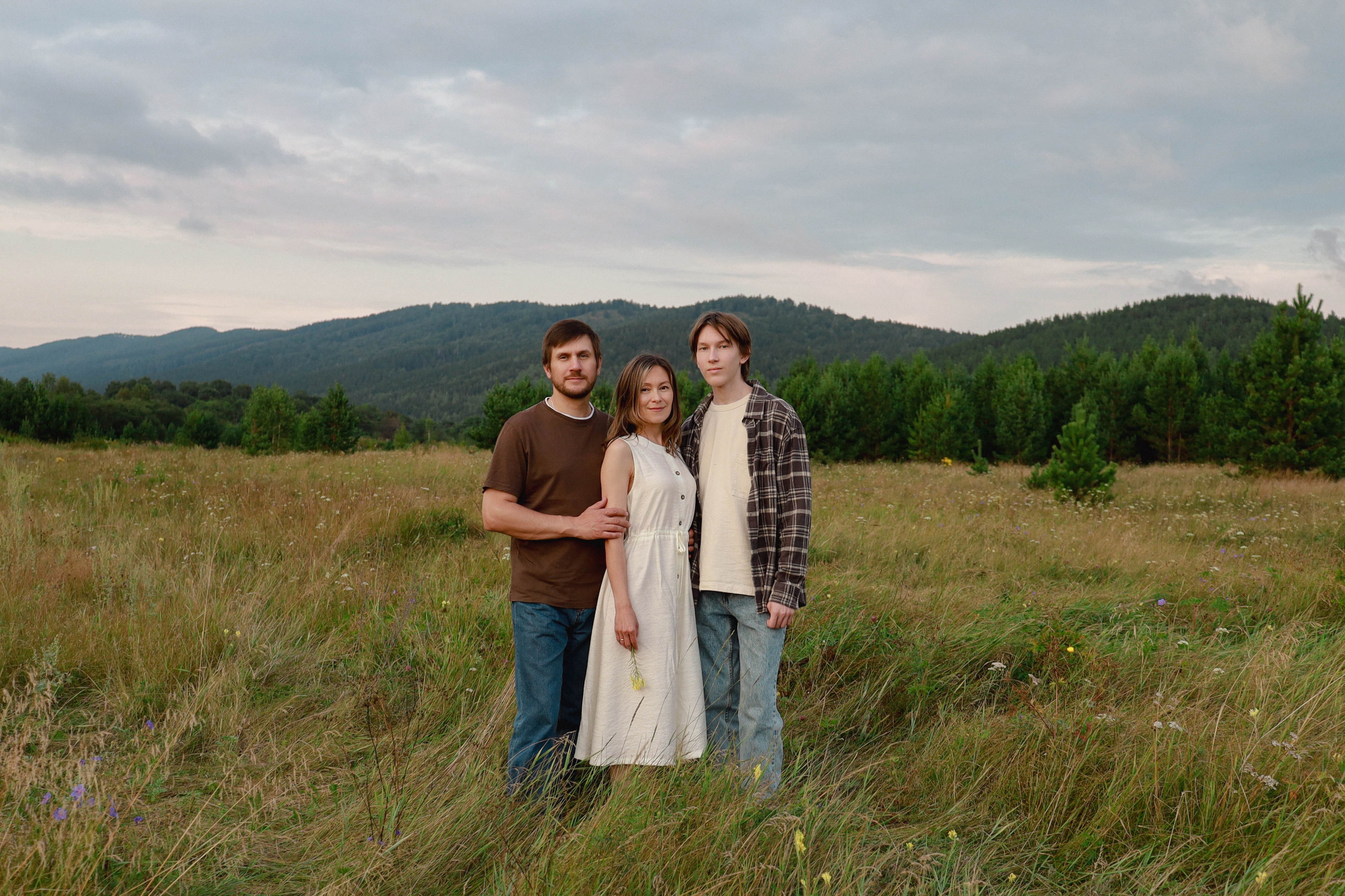 Семья в поле. Фотограф Александра Коновалова